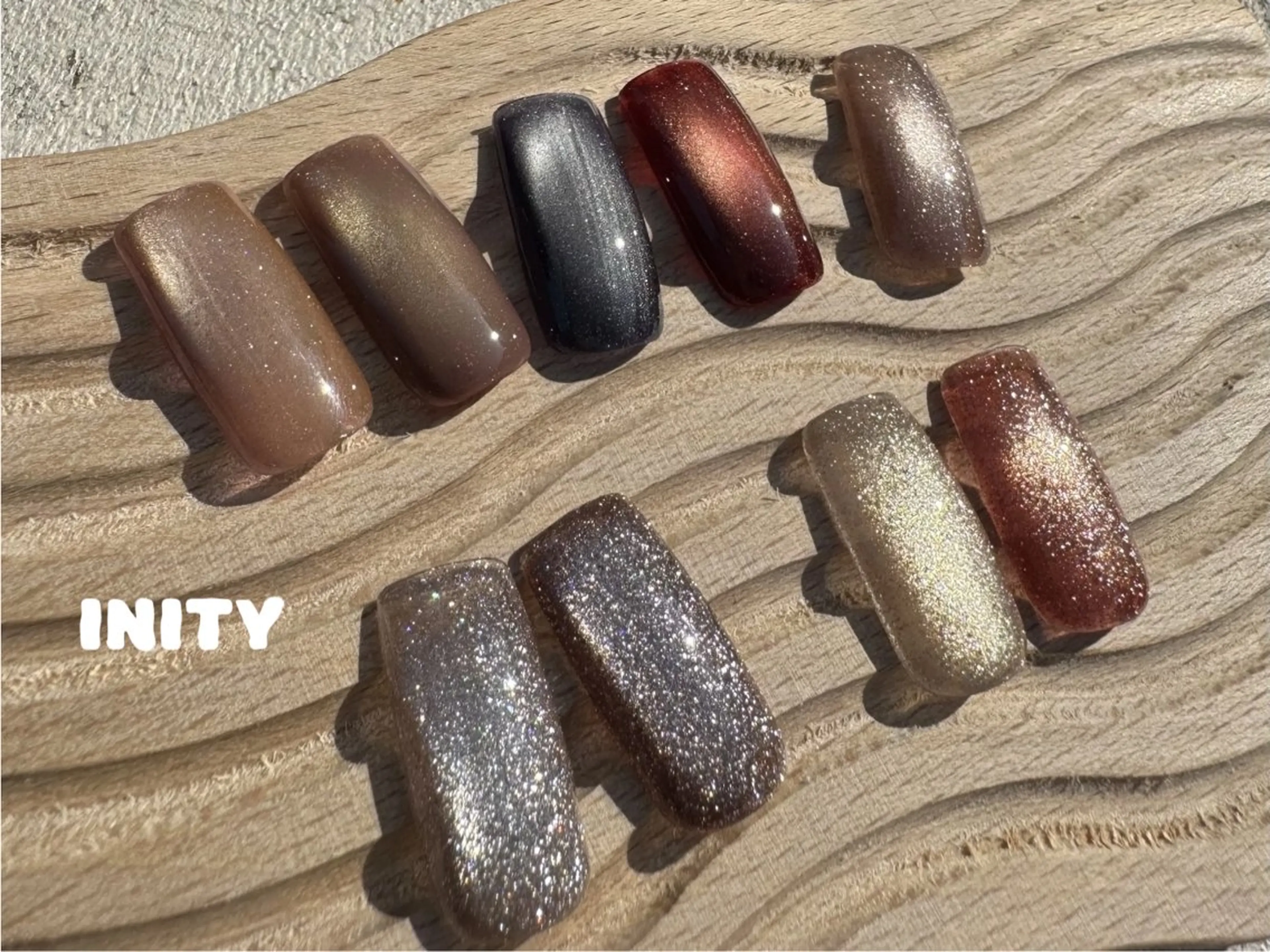 ネイル 氷ネイル・うるうるネイル マグネットネイル ハンドネイル INITY  ︎︎＿のネイルデザイン