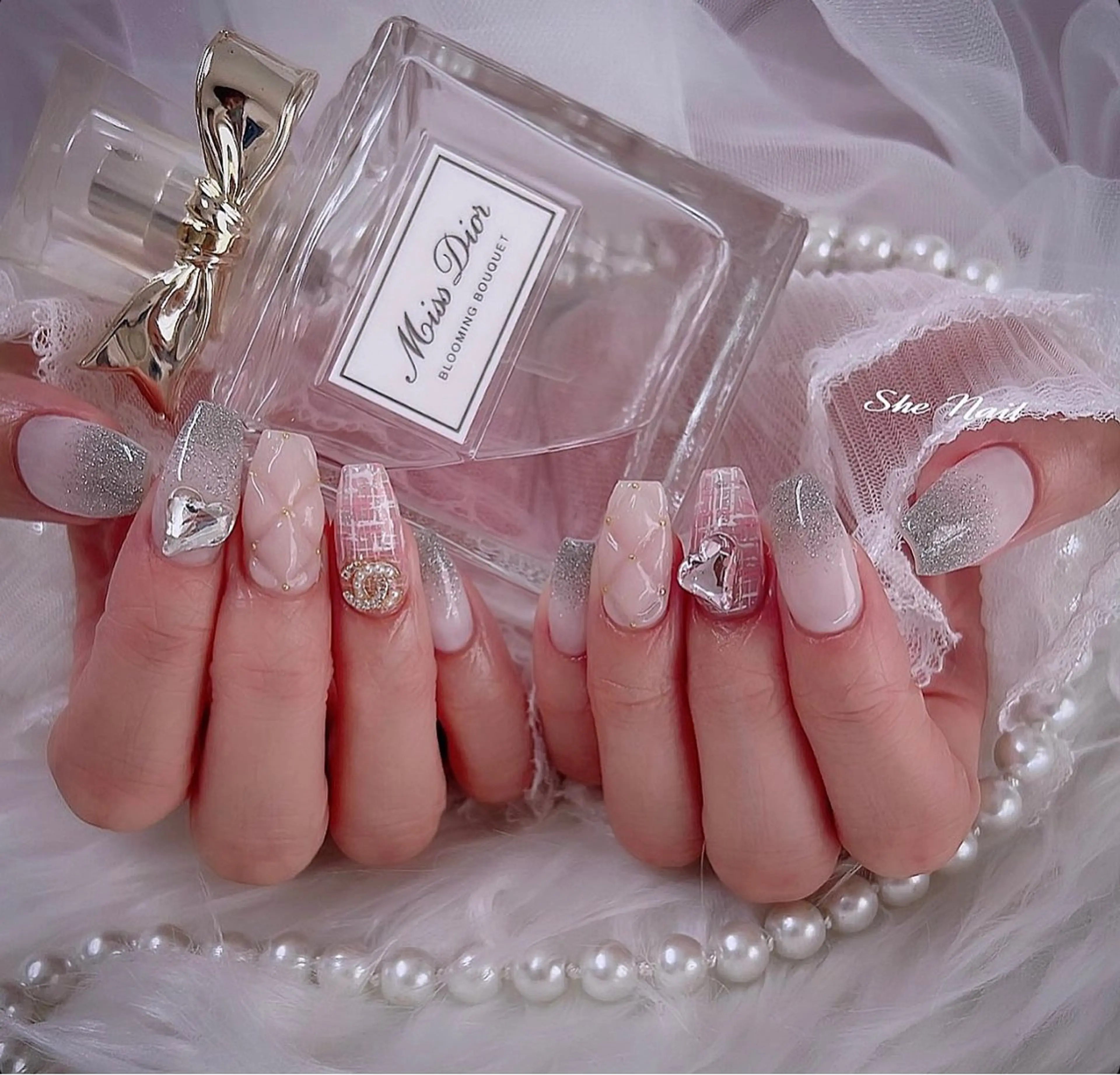 ネイル チークネイル 長さ出し フレンチネイル ガラスフレンチ キラキラネイル She   Nail所属・ISA_ BELLAのネイルデザイン