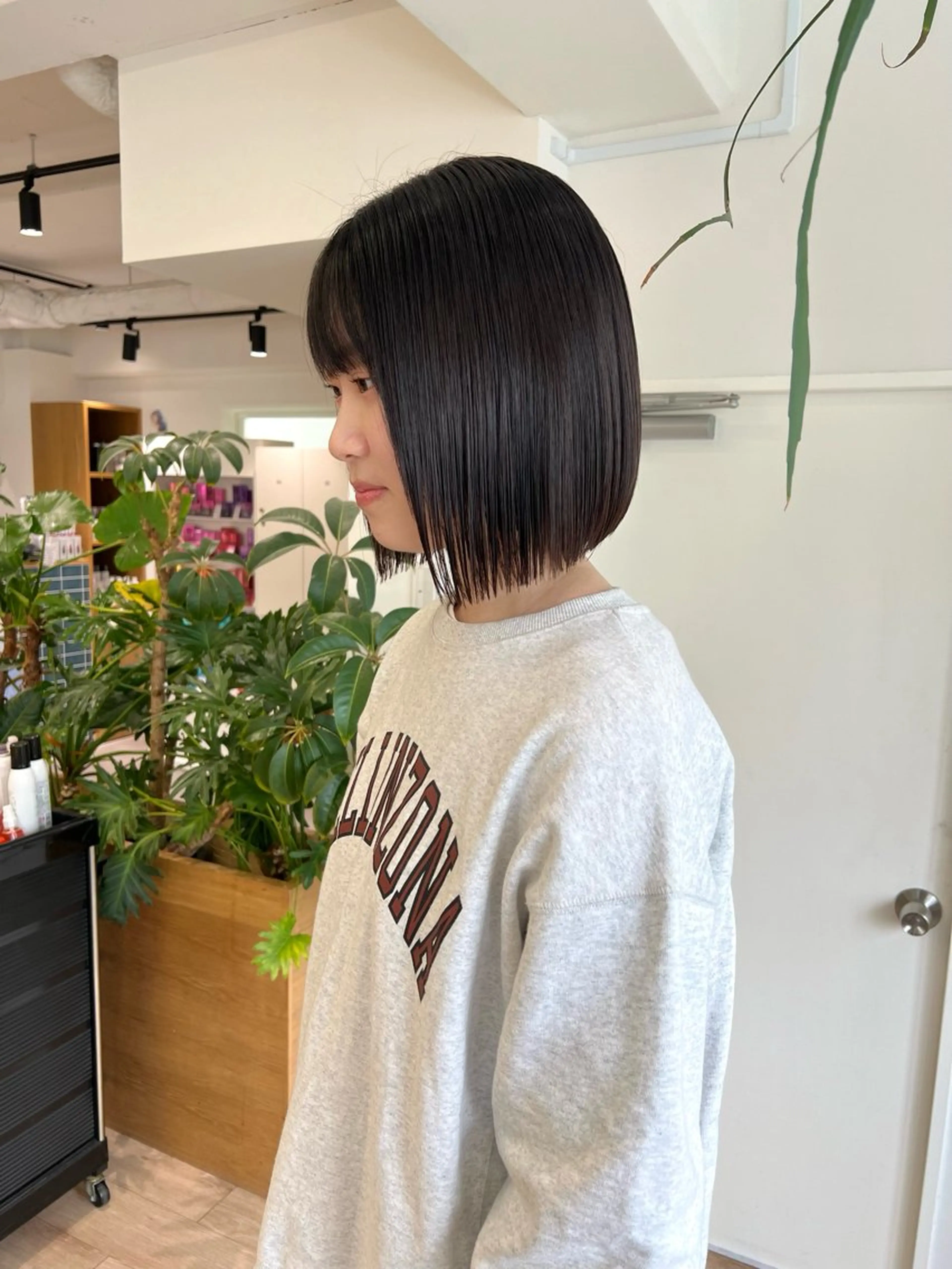 ショート ボブ カット 艶ベージュ/オリーブ カラー🫒airiのヘアスタイル