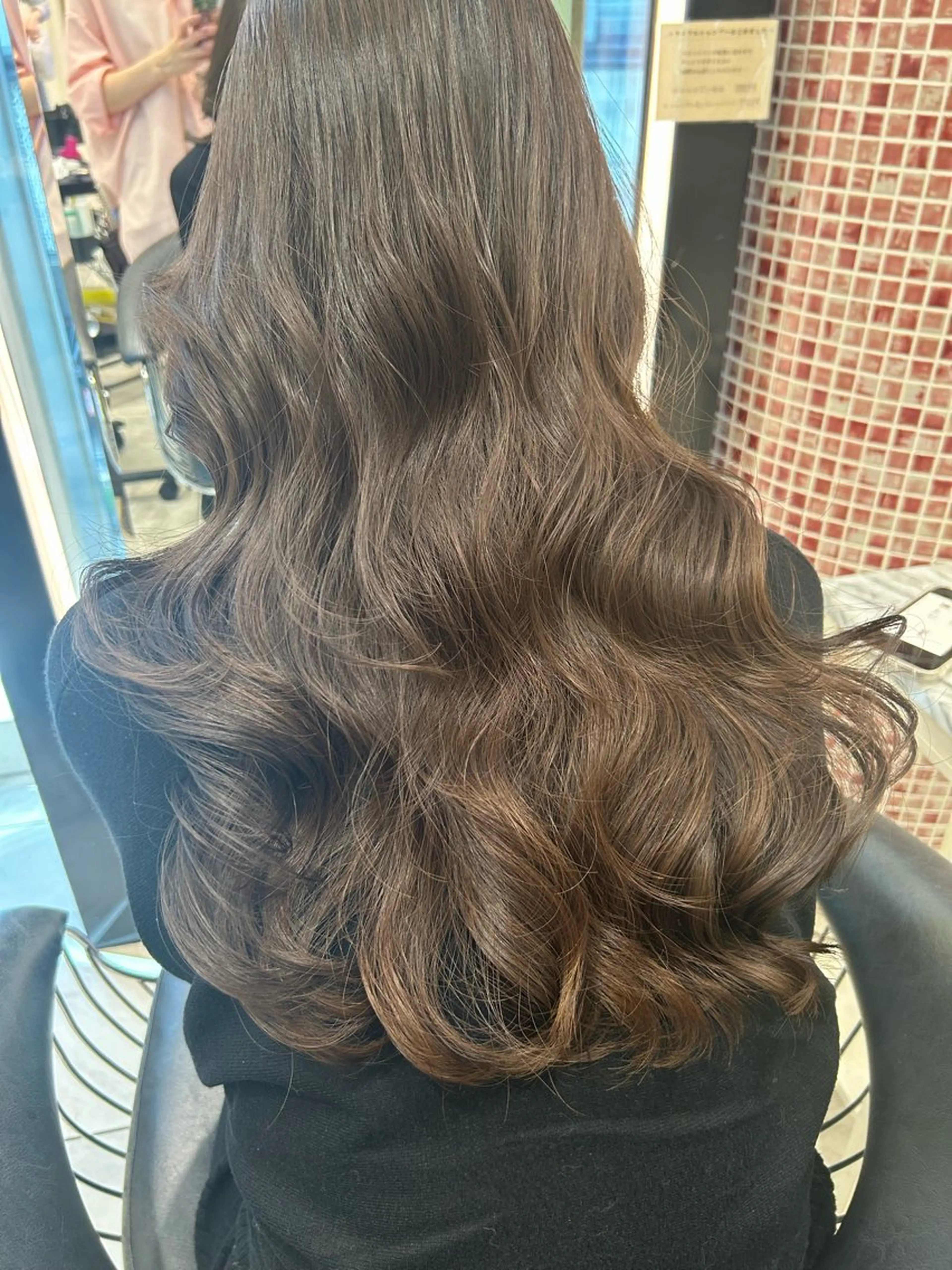 セミロング カラー パーマ カット ヘアカラー コテ巻き風パーマ✨ 韓国ヘア🤎近下菜央のヘアスタイル