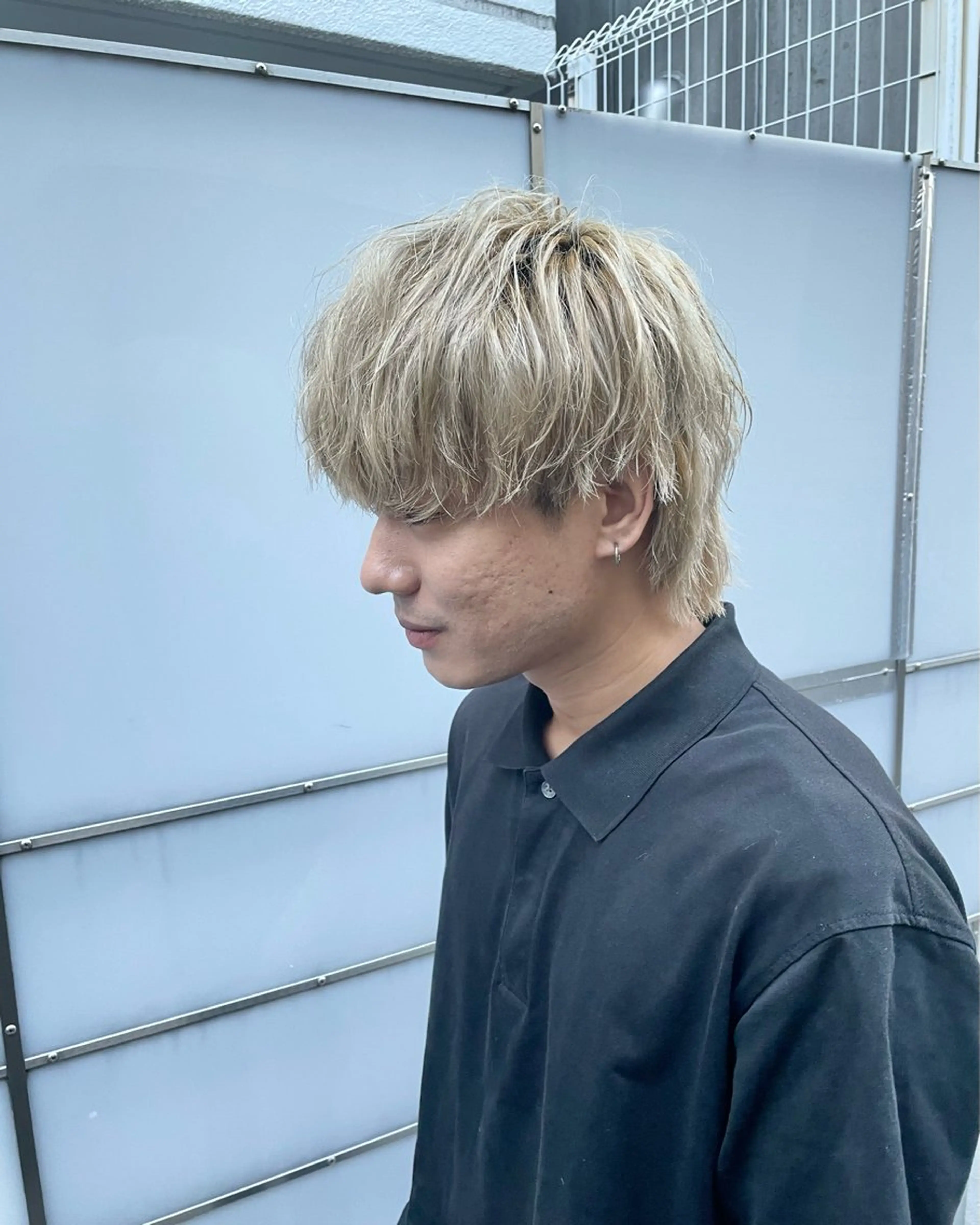 ミディアム カラー メンズ メンズハイトーン マッシュウルフ マッシュ メンズウルフカット ハイトーンカラー カット ヘアカラー メンズ特化美容師/ 藤戸 椋のヘアスタイル