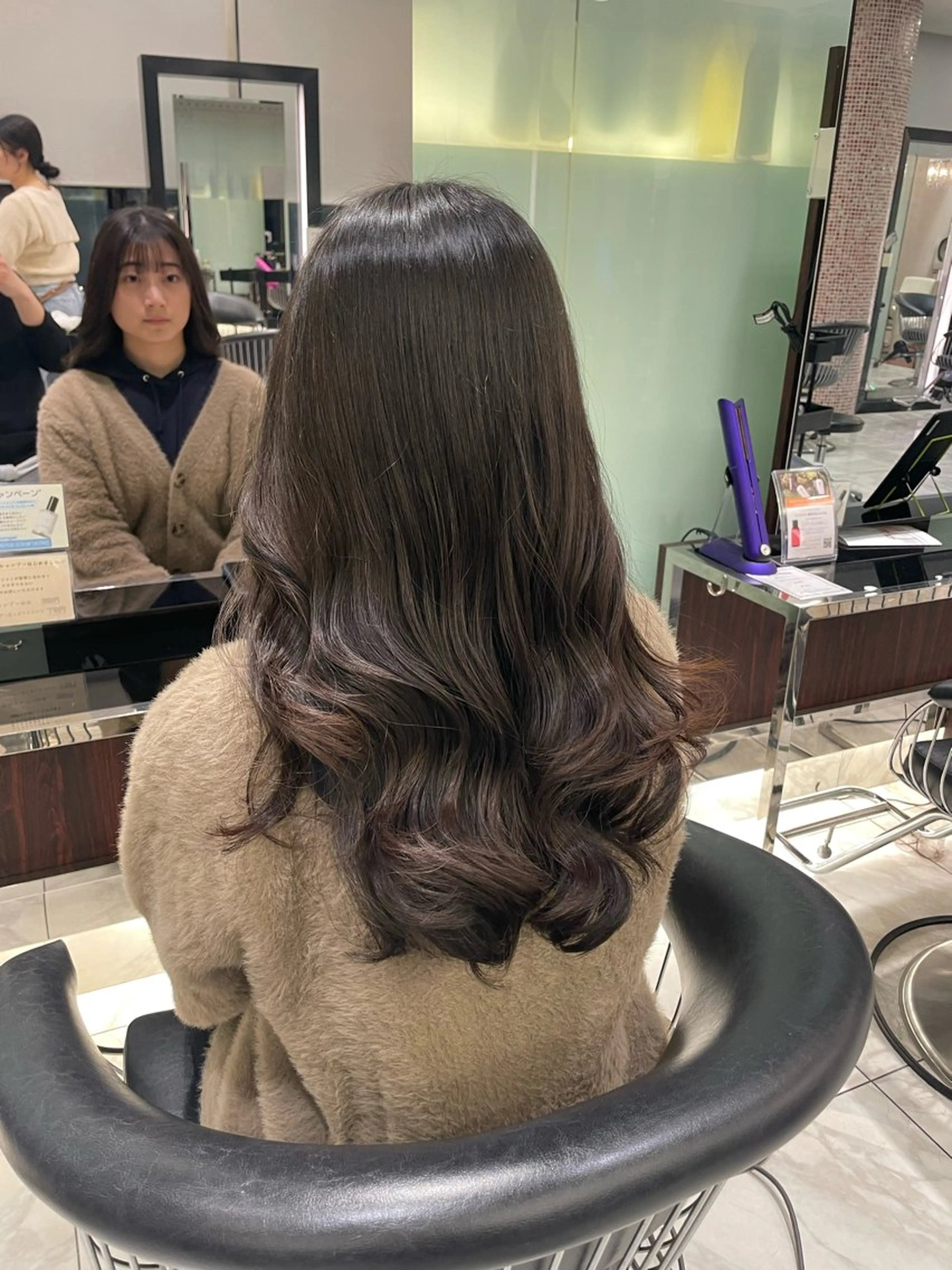 ロング パーマ くびれヘア 顔まわりレイヤー 髪質改善 ヨシンモリ 韓国風ヘア カット パーマ コテ巻きパーマ 藤野佑成のヘアスタイル