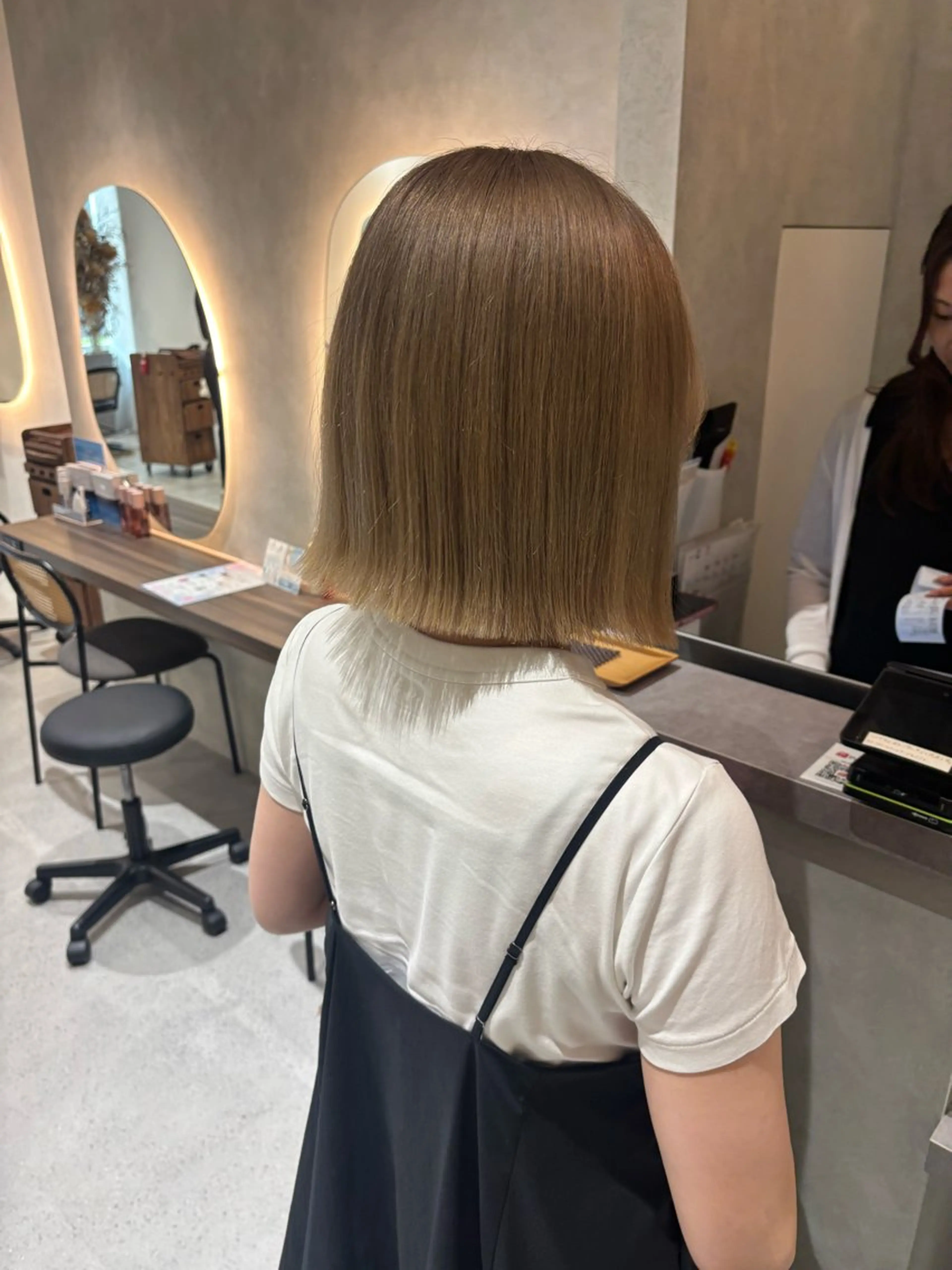 ミディアム ボブ カット ヘアカラー 大久保 愛のヘアスタイル