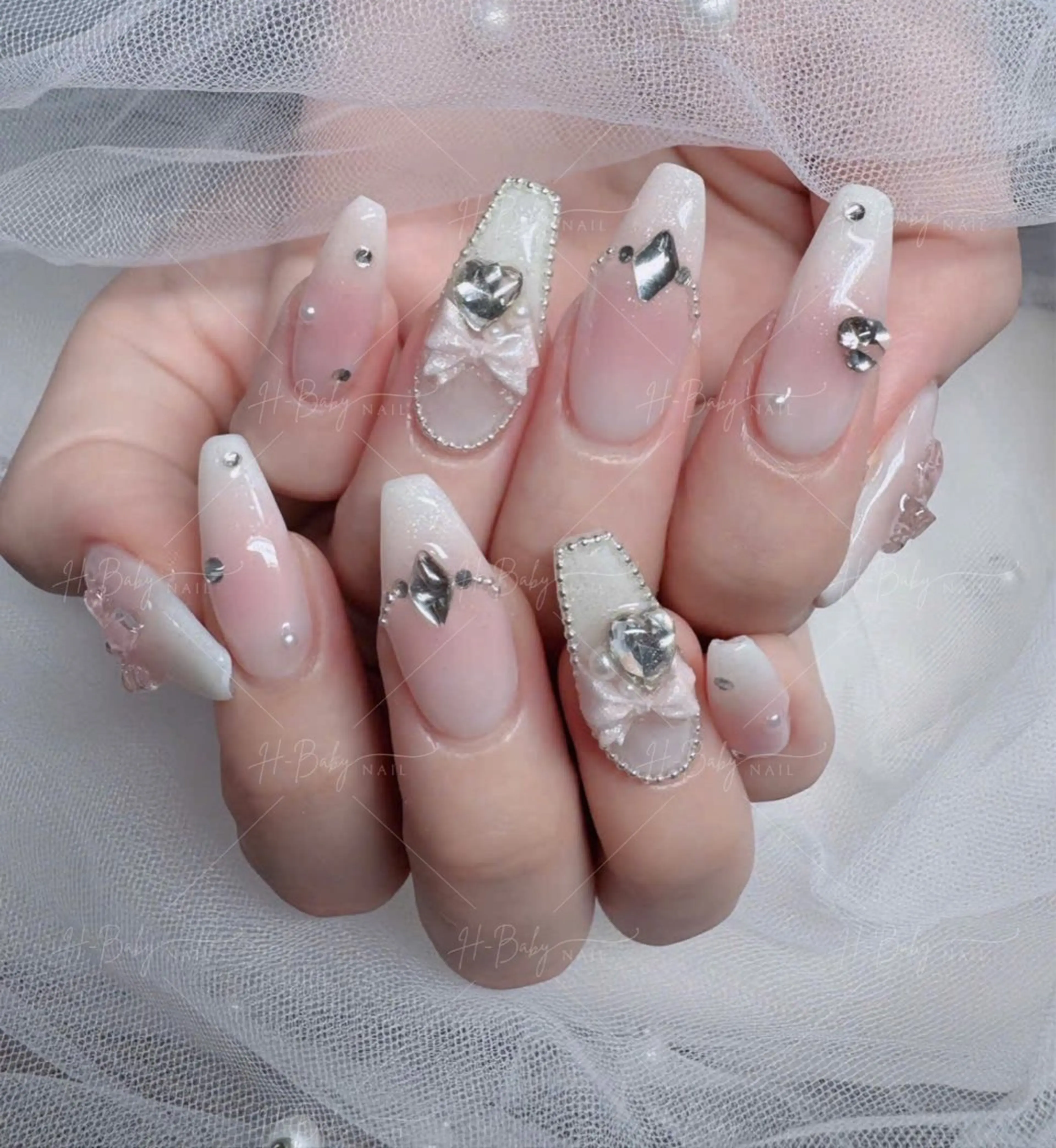 ネイル オーロラネイル フレンチネイル ジェルネイル ハロウィン 韓国ネイル ハンドネイル H.baby Nail Salonのネイルデザイン