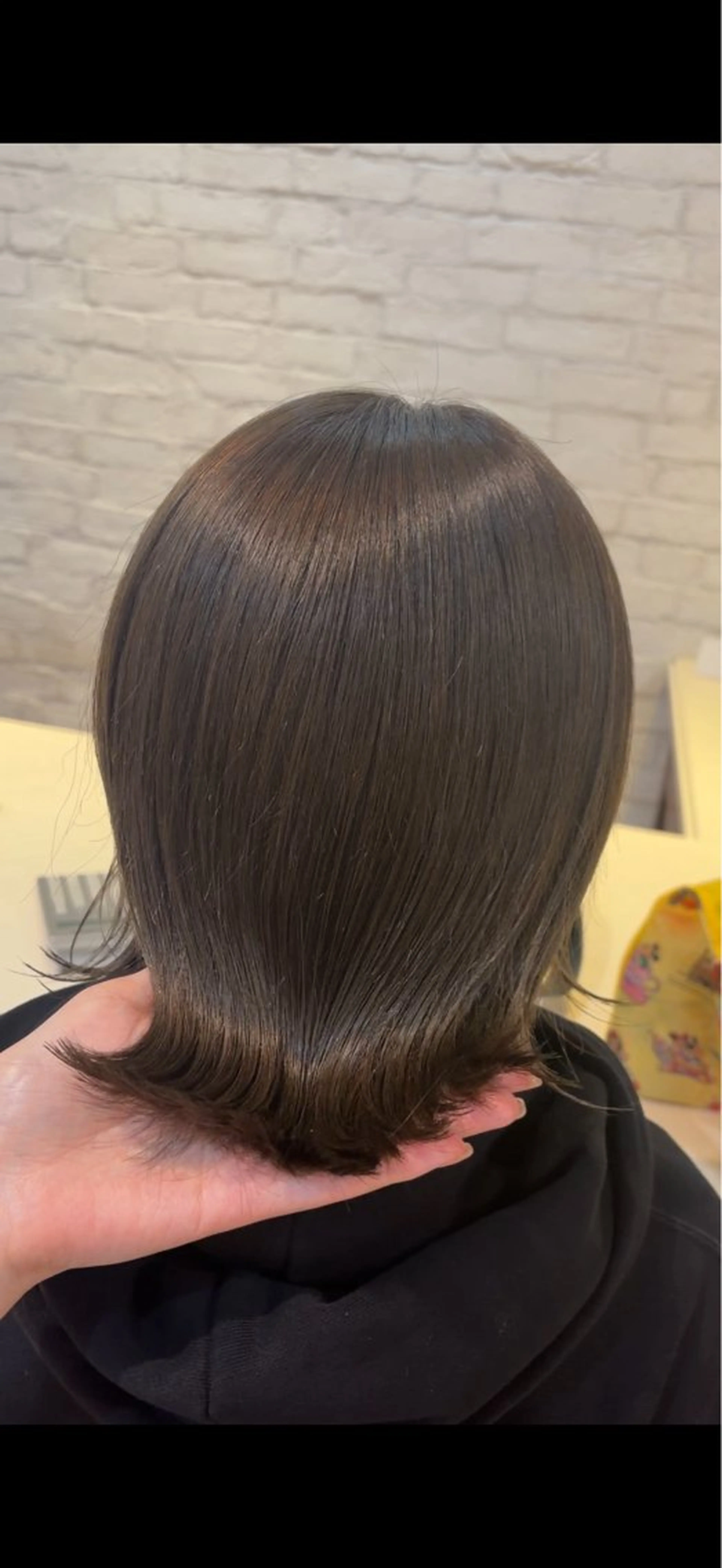 ミディアム カラー 切りっぱなしボブ グレージュ オリーブカラー オリーブグレージュ オリーブグレー カット ヘアカラー トリートメント BEBE所属・ご新規様限定 透明感カラーKANAのヘアスタイル