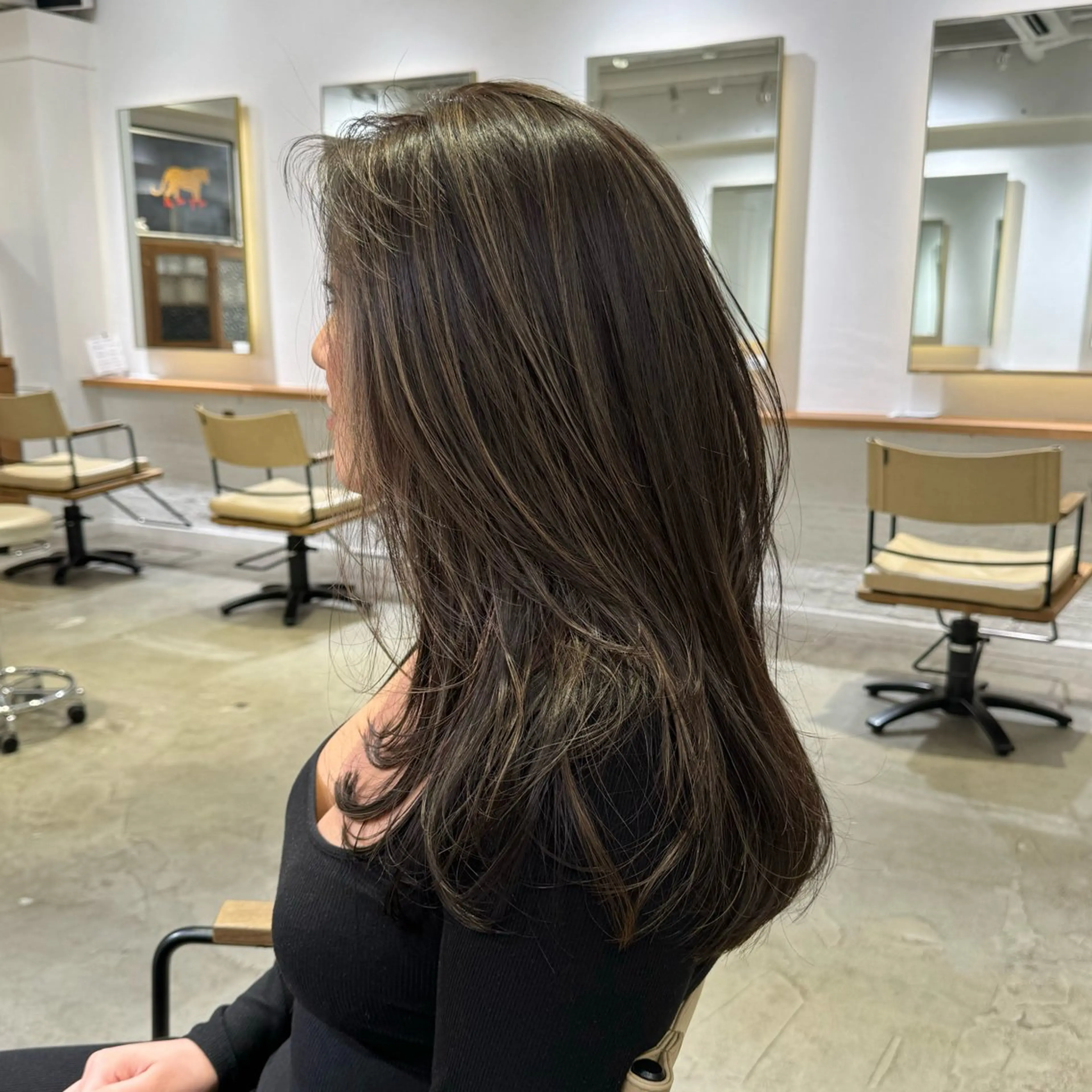 セミロング カラー ベージュカラー グレージュ ハイライトカラー ハイライト レイヤーカット ナガミネアリサ/ 学芸大学/海外ヘアのヘアスタイル