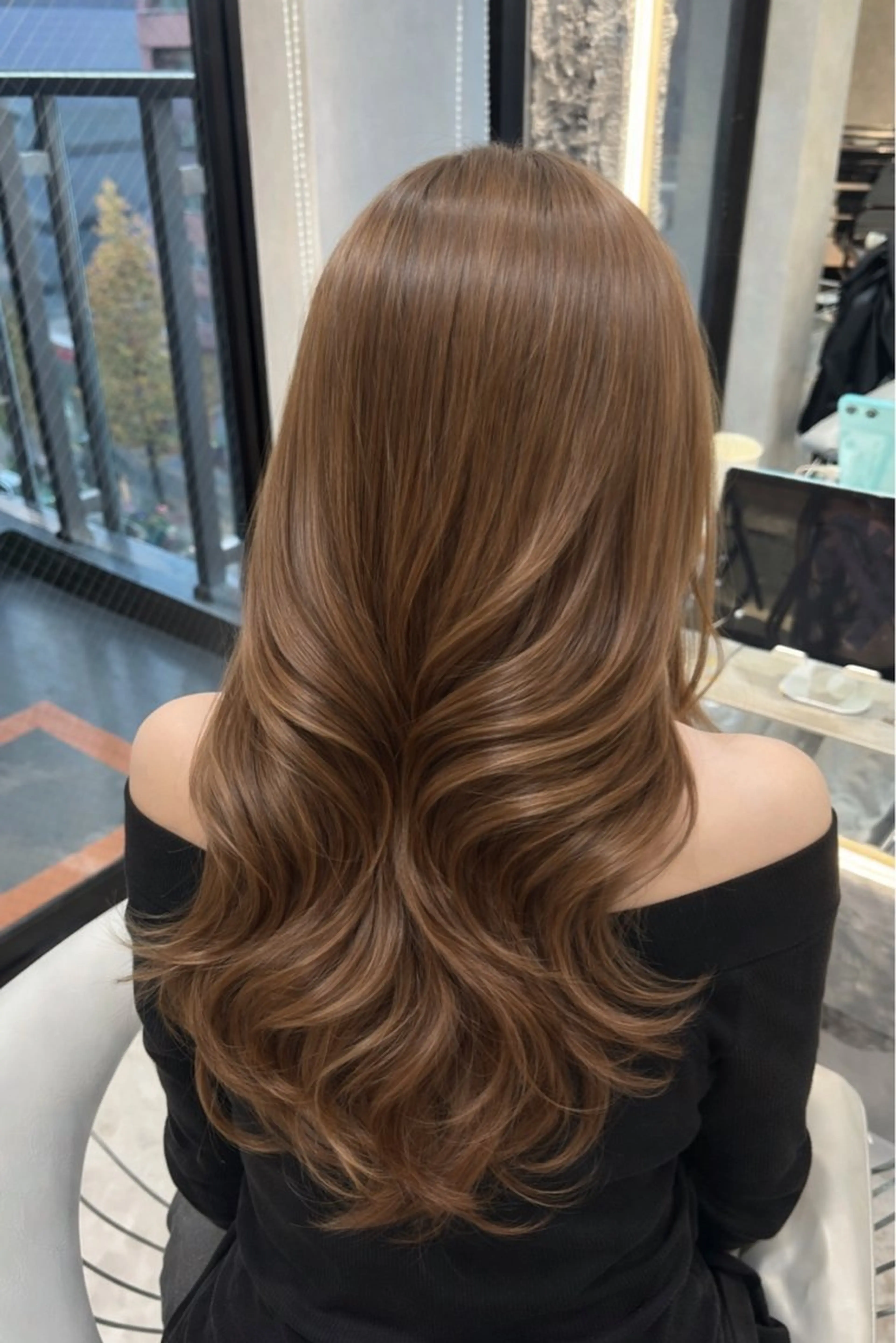 ロング 顔まわりレイヤー 顔周りカット ハイレイヤー レイヤーカット ローレイヤー ヘアカラー トリートメント MOMOHA/ 🍑レイヤーカットのヘアスタイル