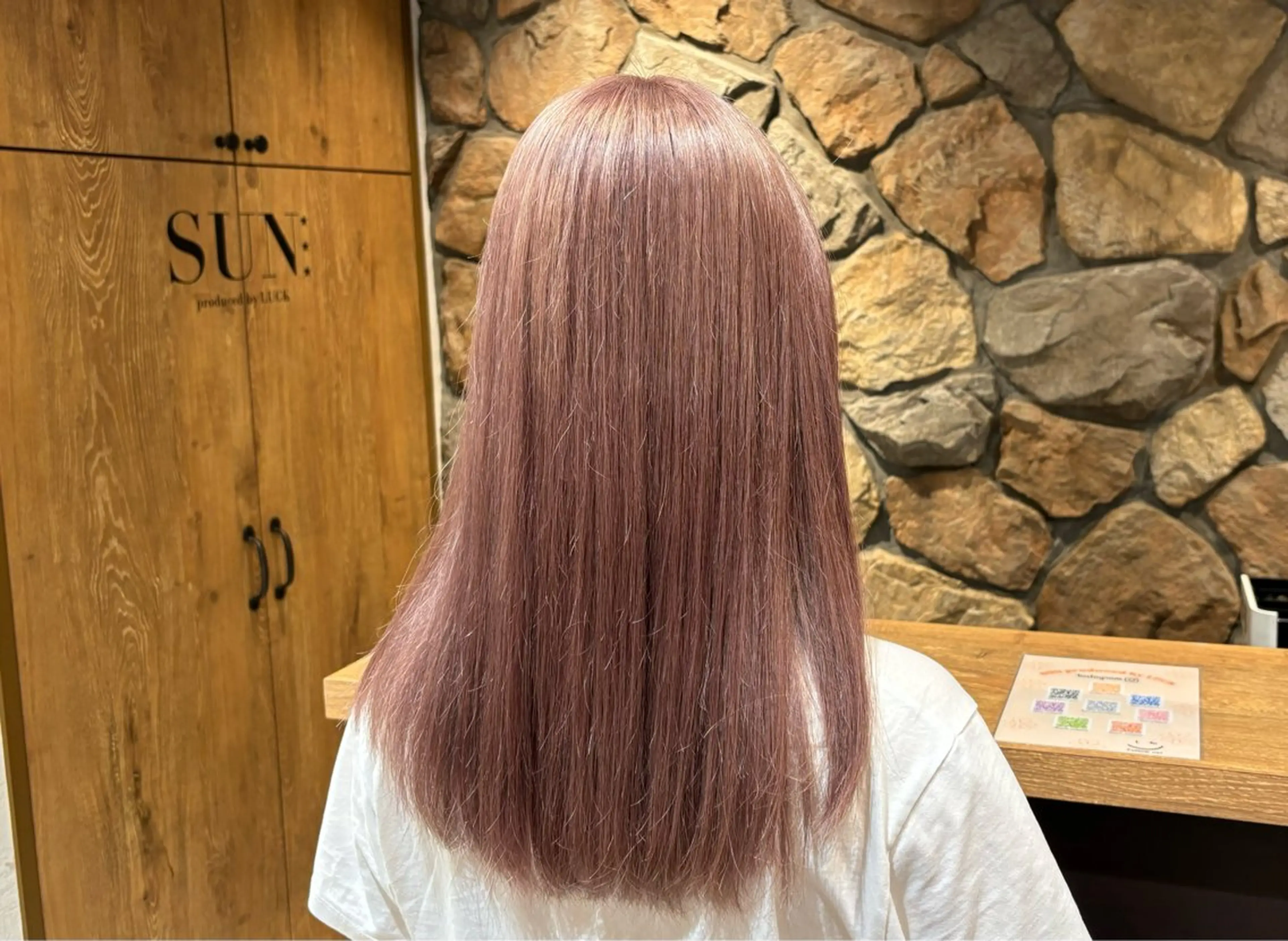 セミロング ヘアカラー 小玉 唯依のヘアスタイル