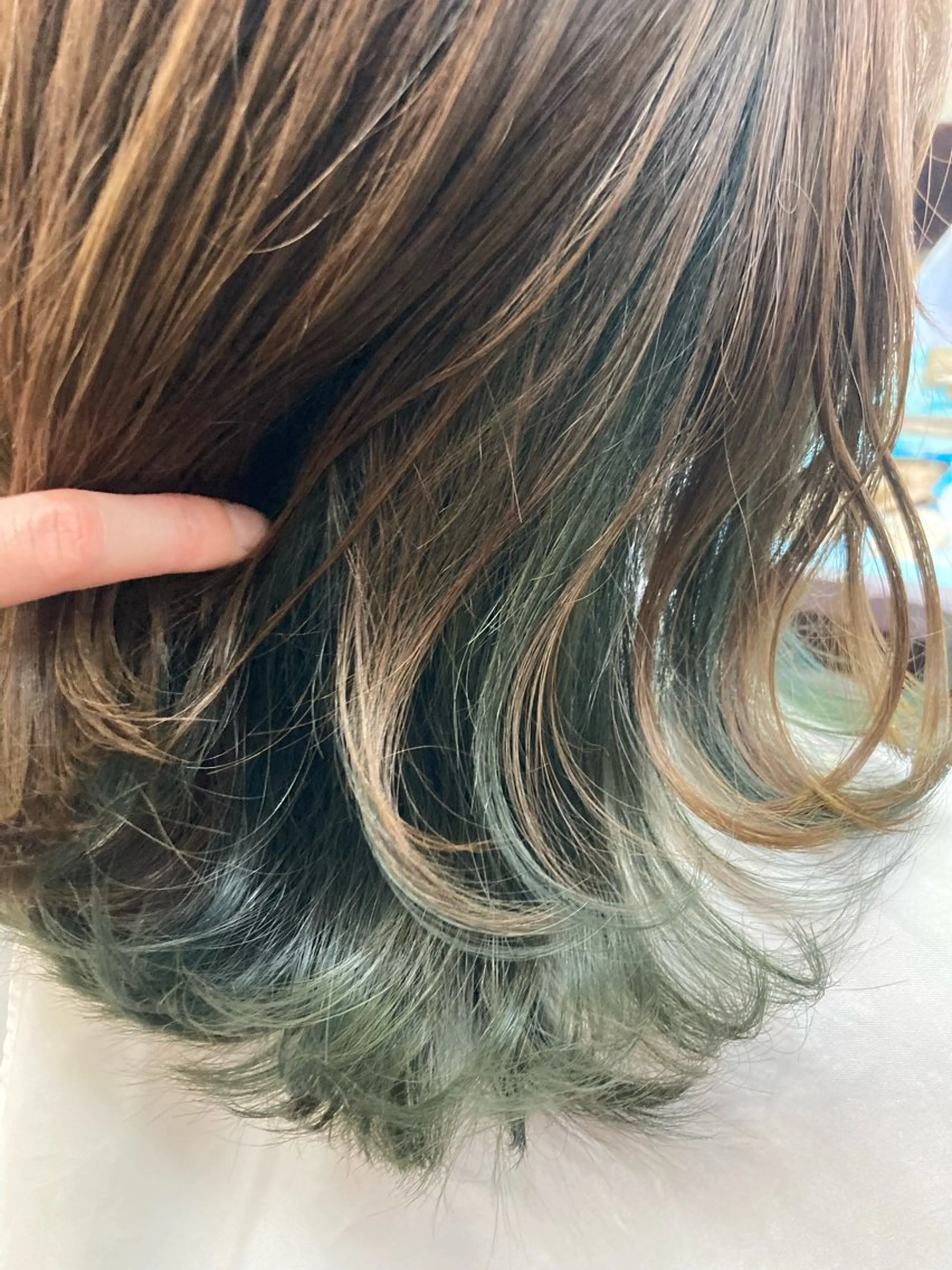 ミディアム カラー ブリーチ インナーカラー シルバー 大澤 美樹 💇♀️店長のヘアスタイル