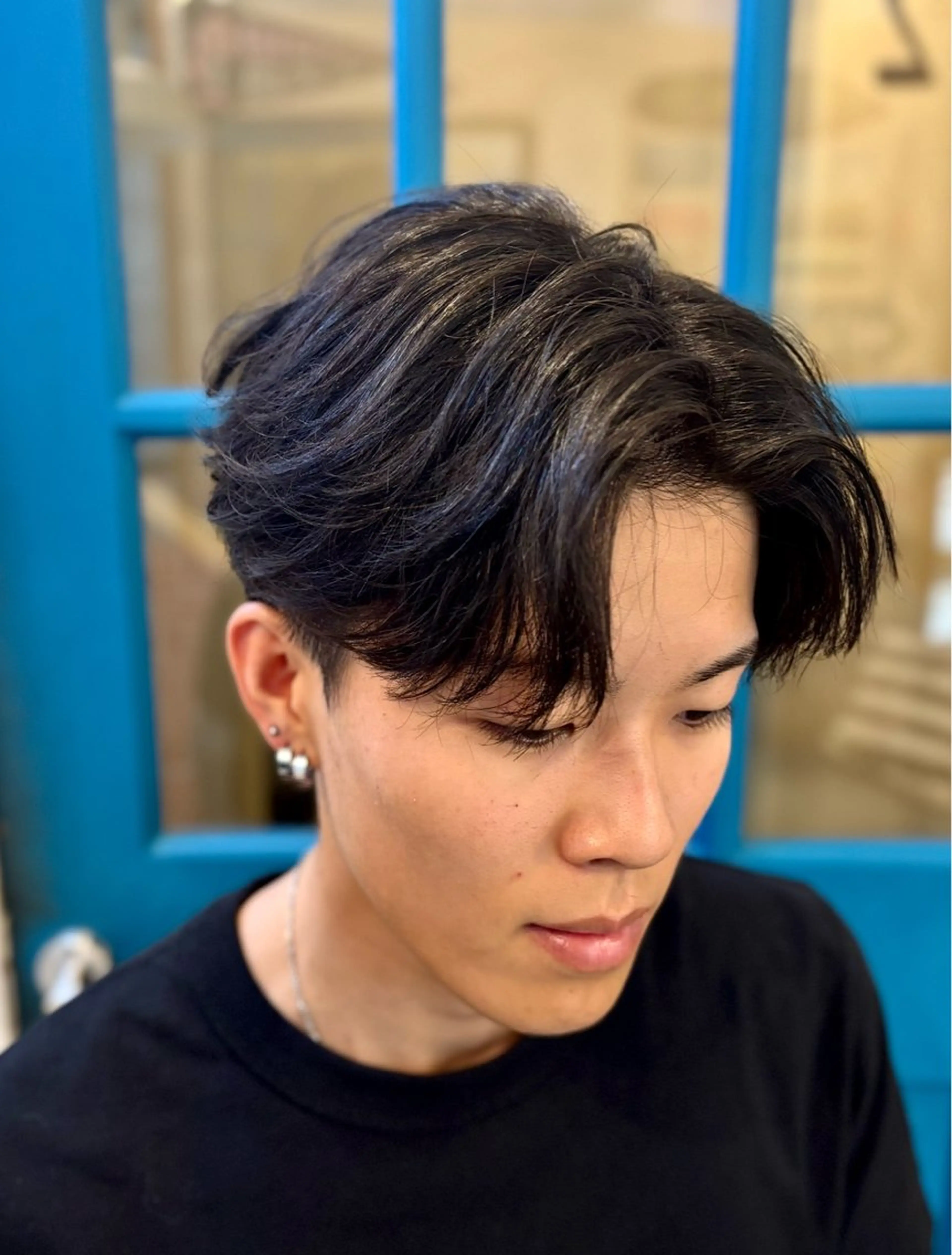 パーマ メンズ センターパート フェザーパーマ メンズパーマ カット パーマ ショート、韓国メンズ ヘアのかつらぎのヘアスタイル