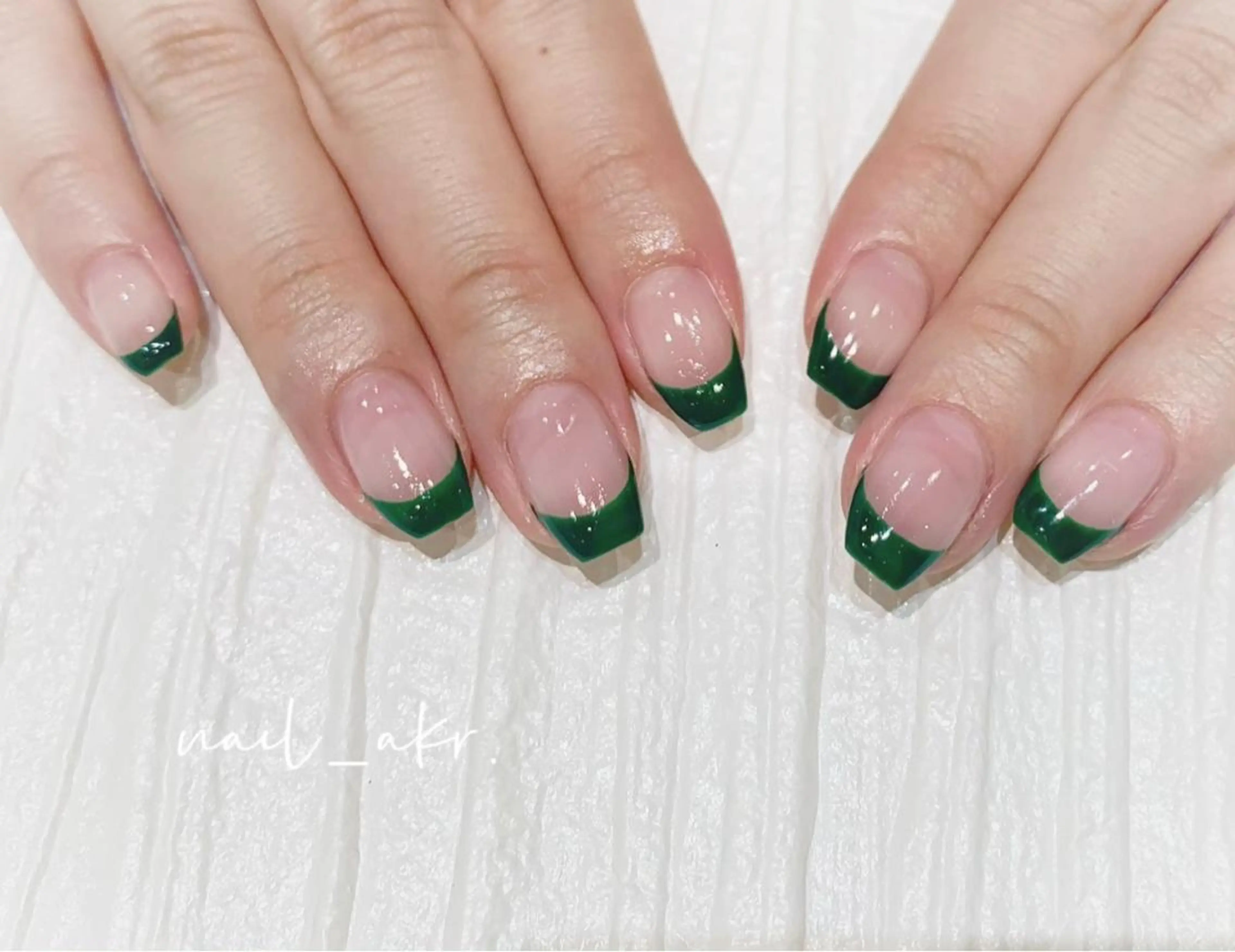 ネイル フレンチネイル グリーン ハンドネイル nailAVANCE akariのネイルデザイン