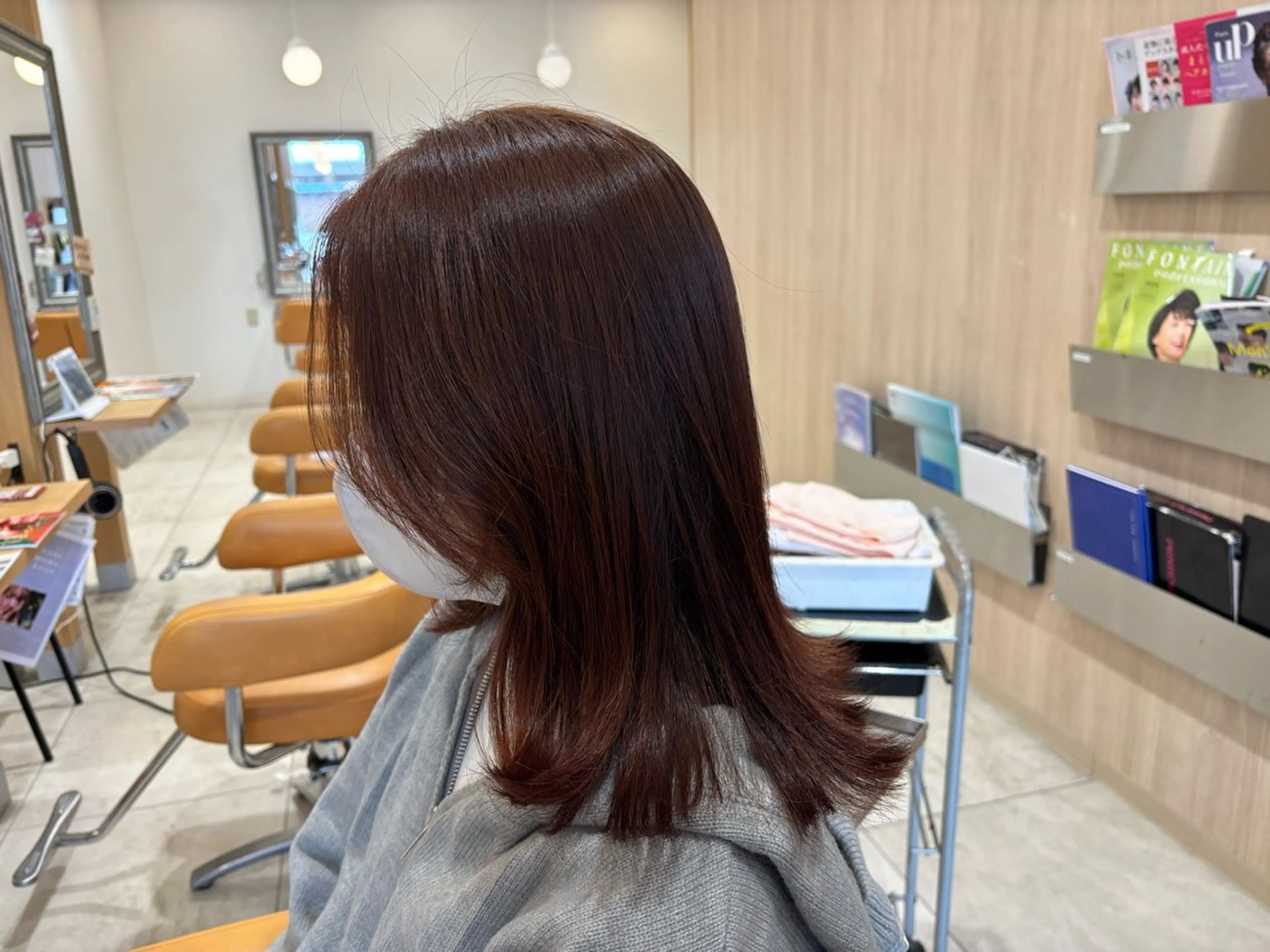 セミロング カラー 川西 由貴のヘアスタイル