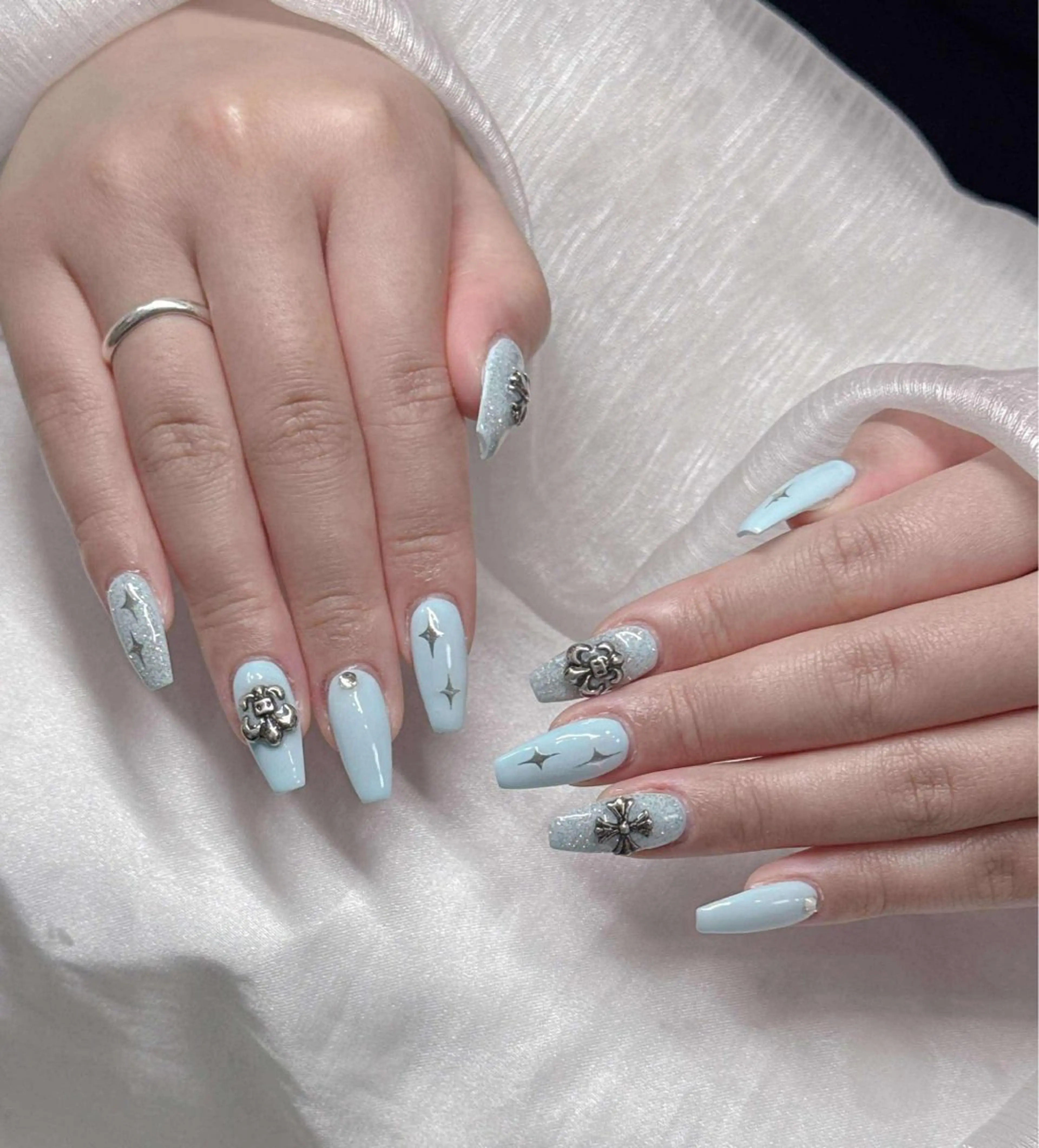 ネイル 長さ出し グラデーション 卒業式 キラキラネイル マグネットネイル ハンドネイル Lee Nailsのネイルデザイン