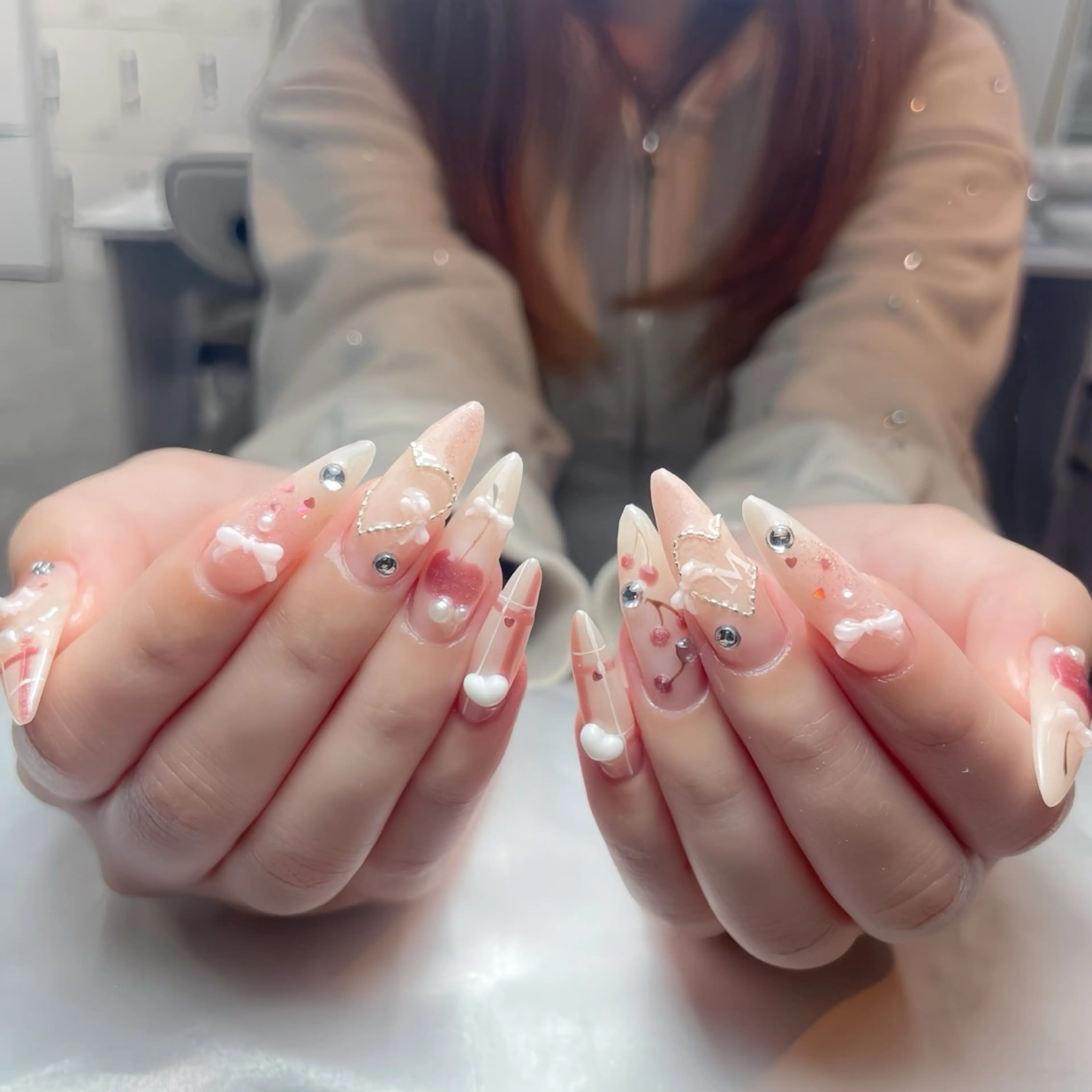 ネイル アートネイル チークネイル ジェルネイル ロングネイル マグネットネイル ハンドネイル Rin Nail 新大久保店のネイルデザイン