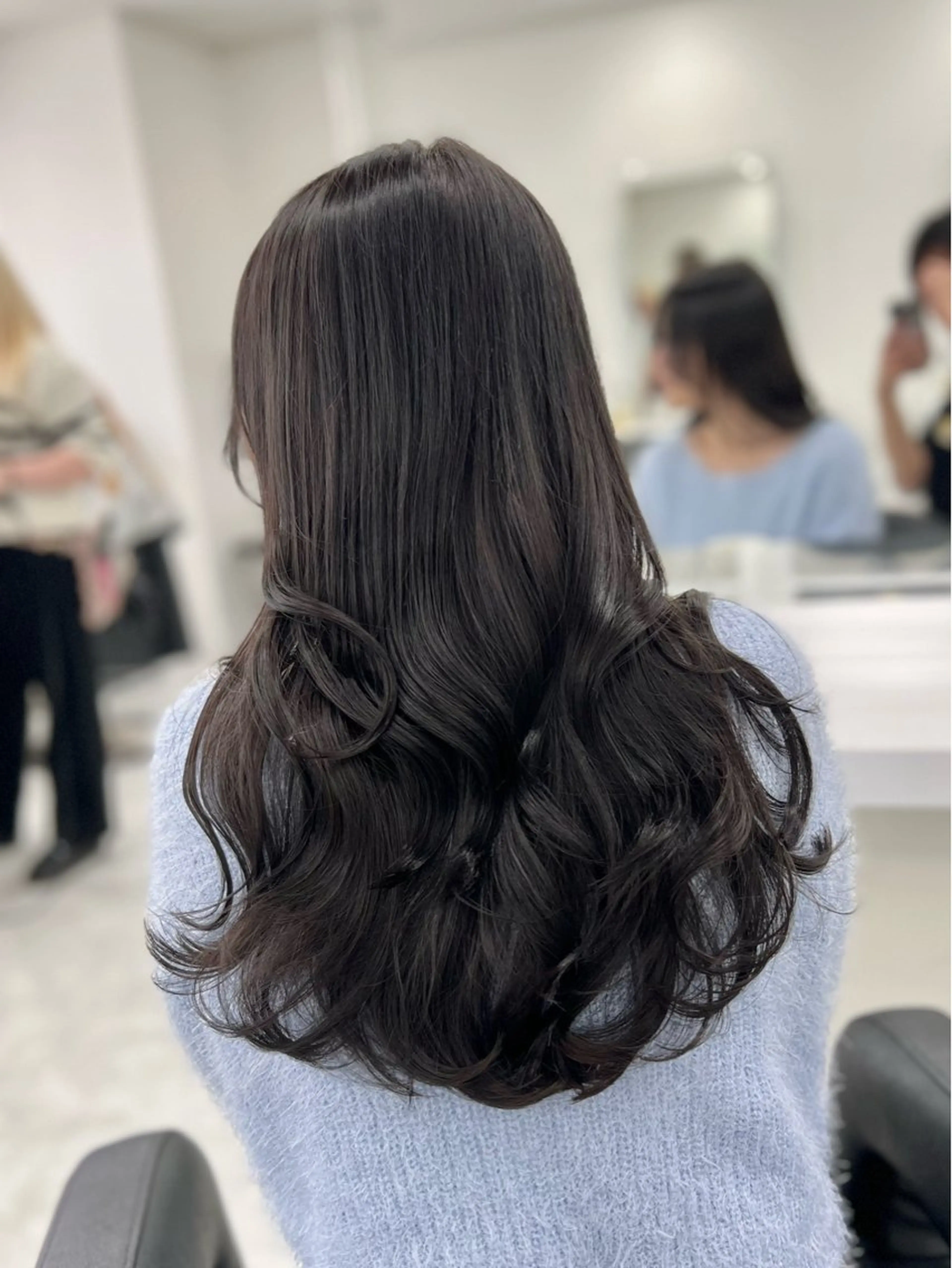 ロング カラー オリーブカラー🫒 レイヤーカット✂︎のヘアスタイル