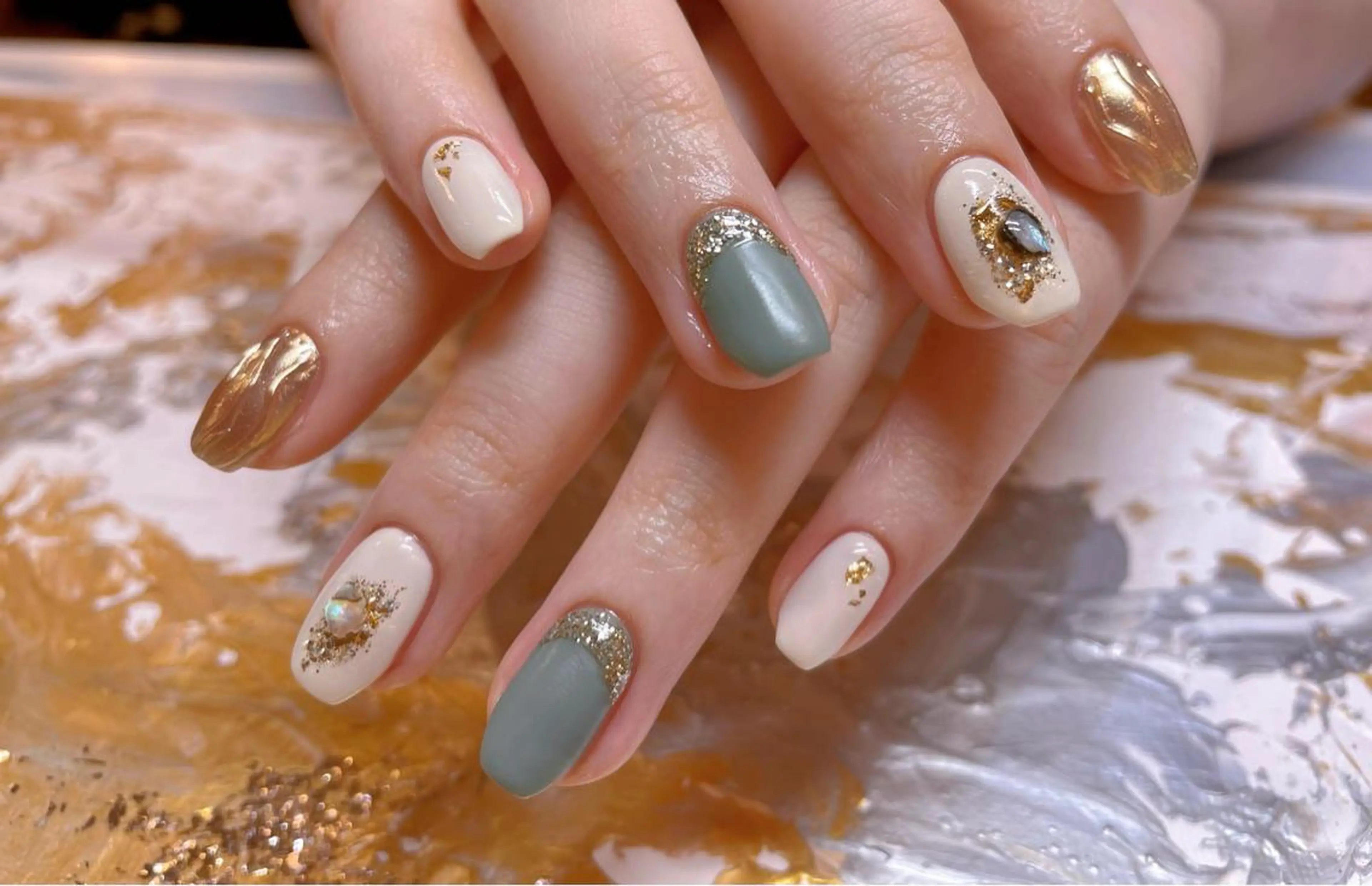 ネイル ゴールド グリーン ニュアンスネイル ハンドネイル ネイリスト ❄️ユキ❄️のネイルデザイン
