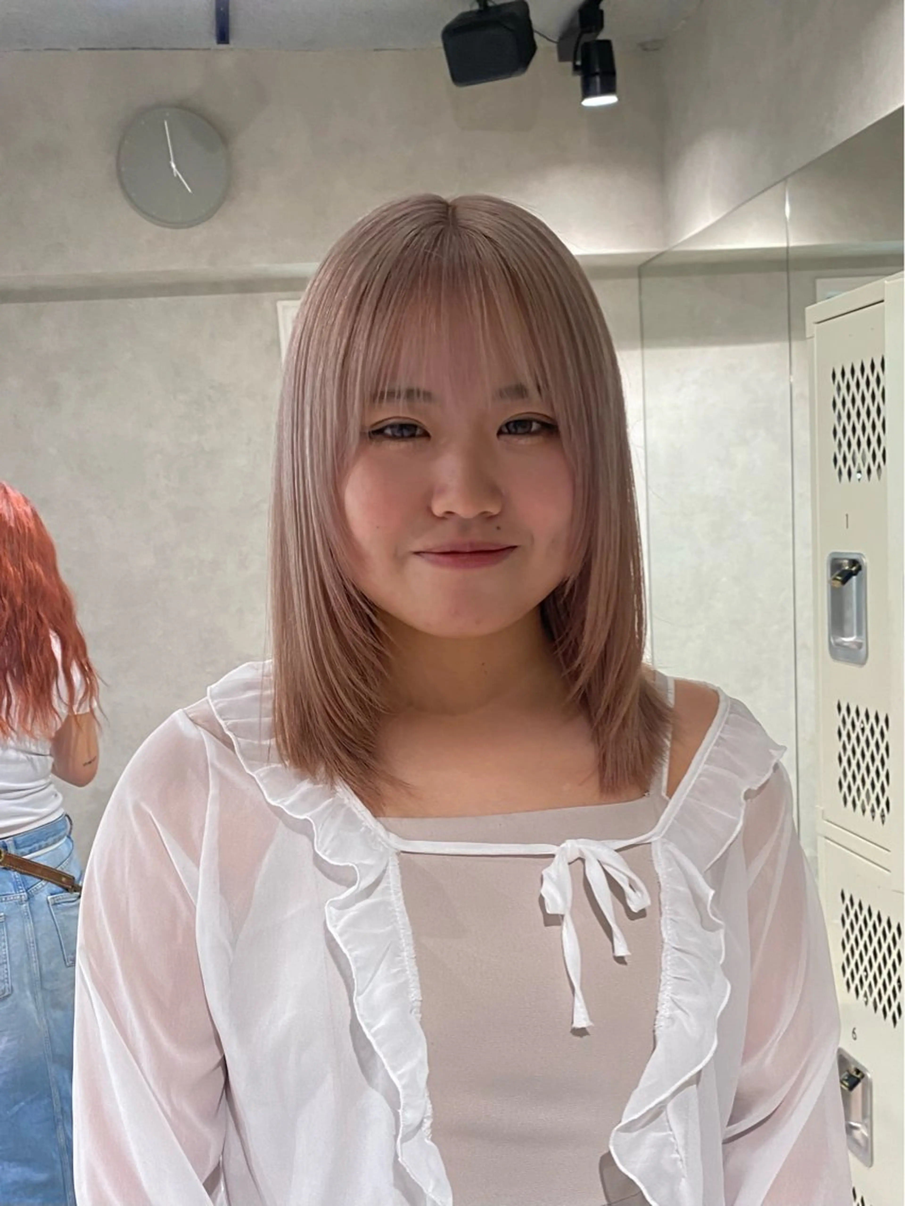 ミディアム カラー ベージュカラー ミルクティーベージュ レイヤーカット カット ヘアカラー トリートメント ダブルカラー ブリーチ/kaitoのヘアスタイル