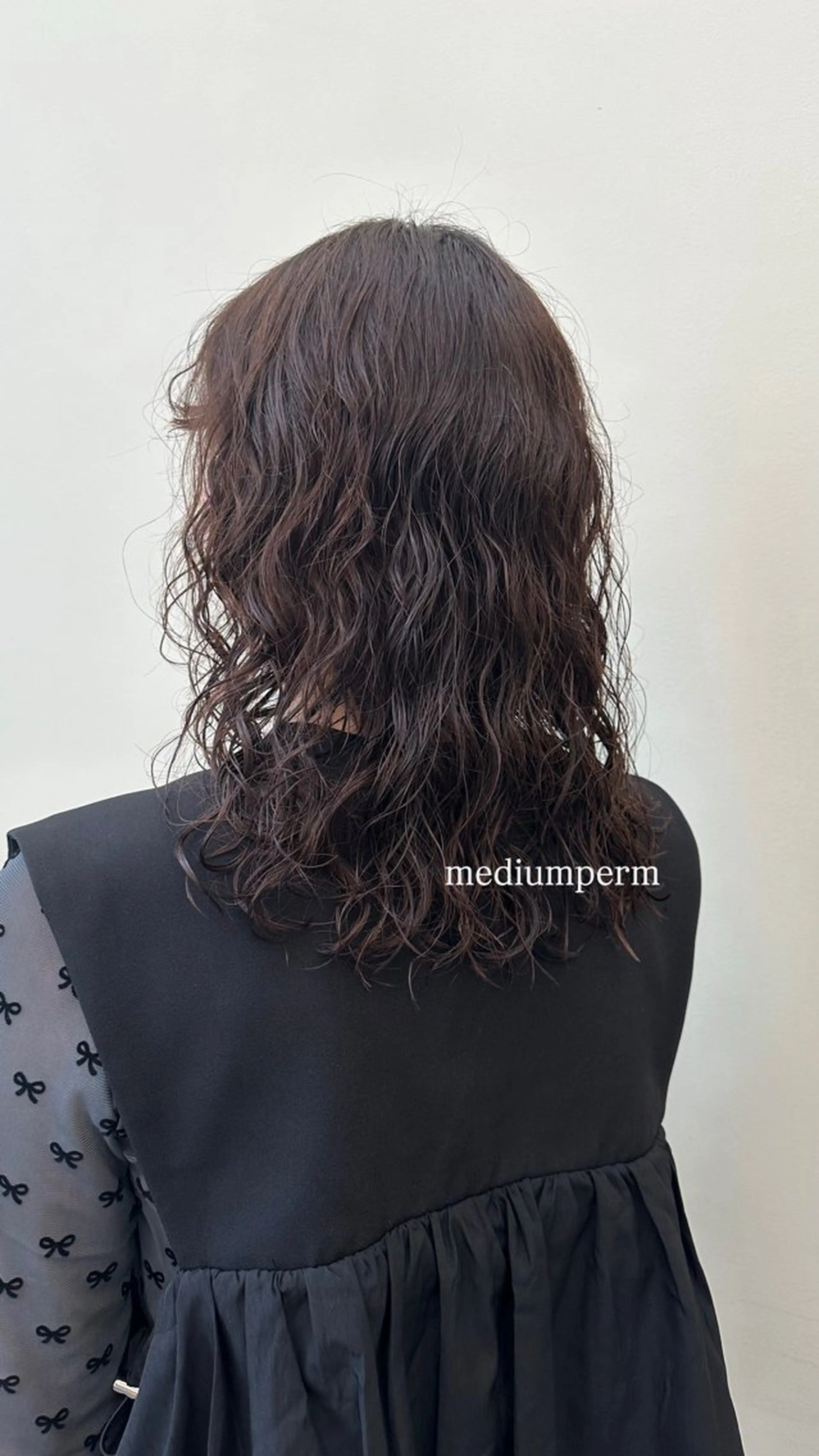 ミディアム パーマ 垣内 奈緒のヘアスタイル