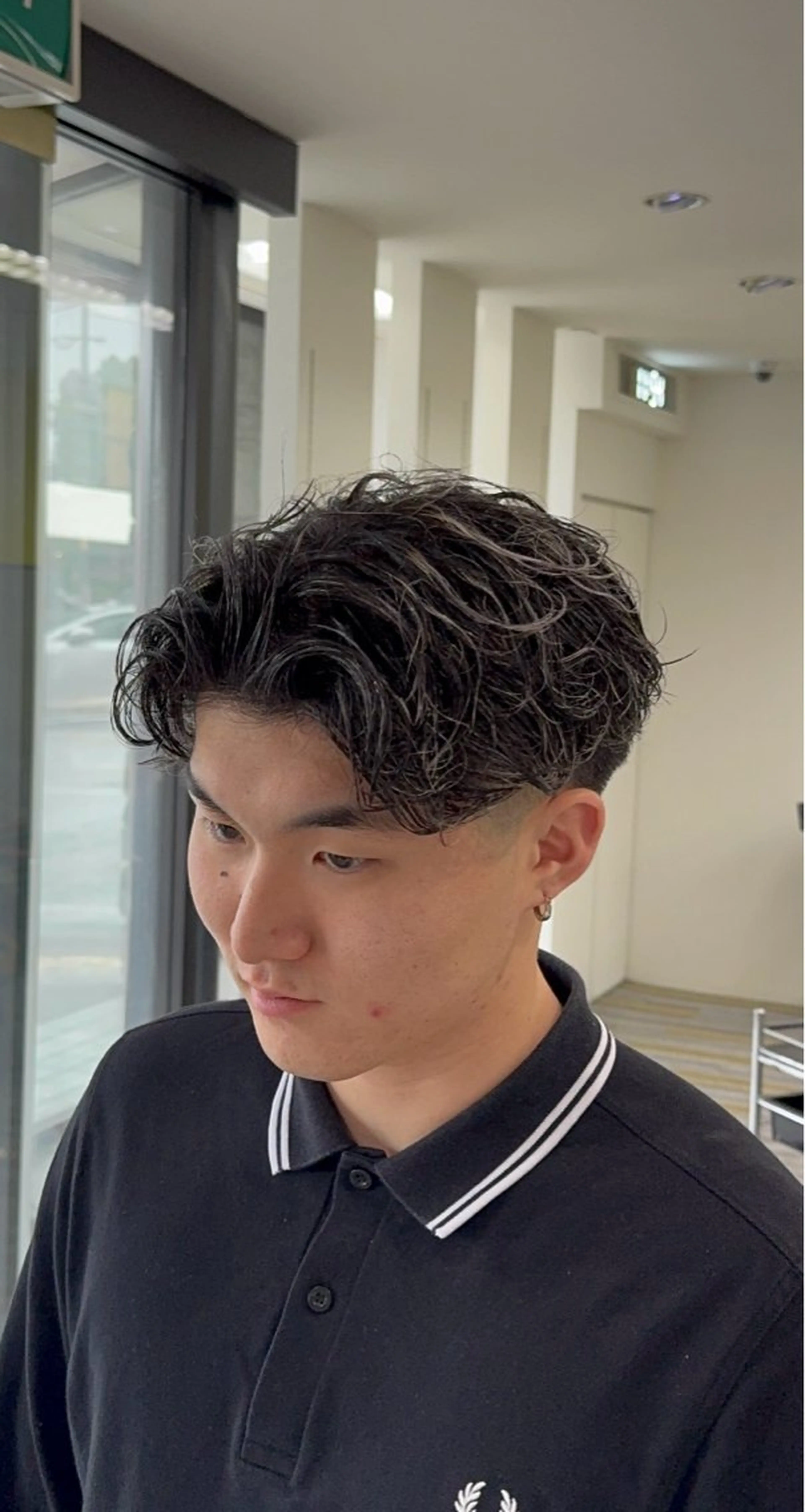 ショート カラー パーマ メンズ フェードカット スキンフェード スペインカール カット ヘアカラー パーマ 【メンズ特化】岩瀬 武【メンズパーマ】のヘアスタイル