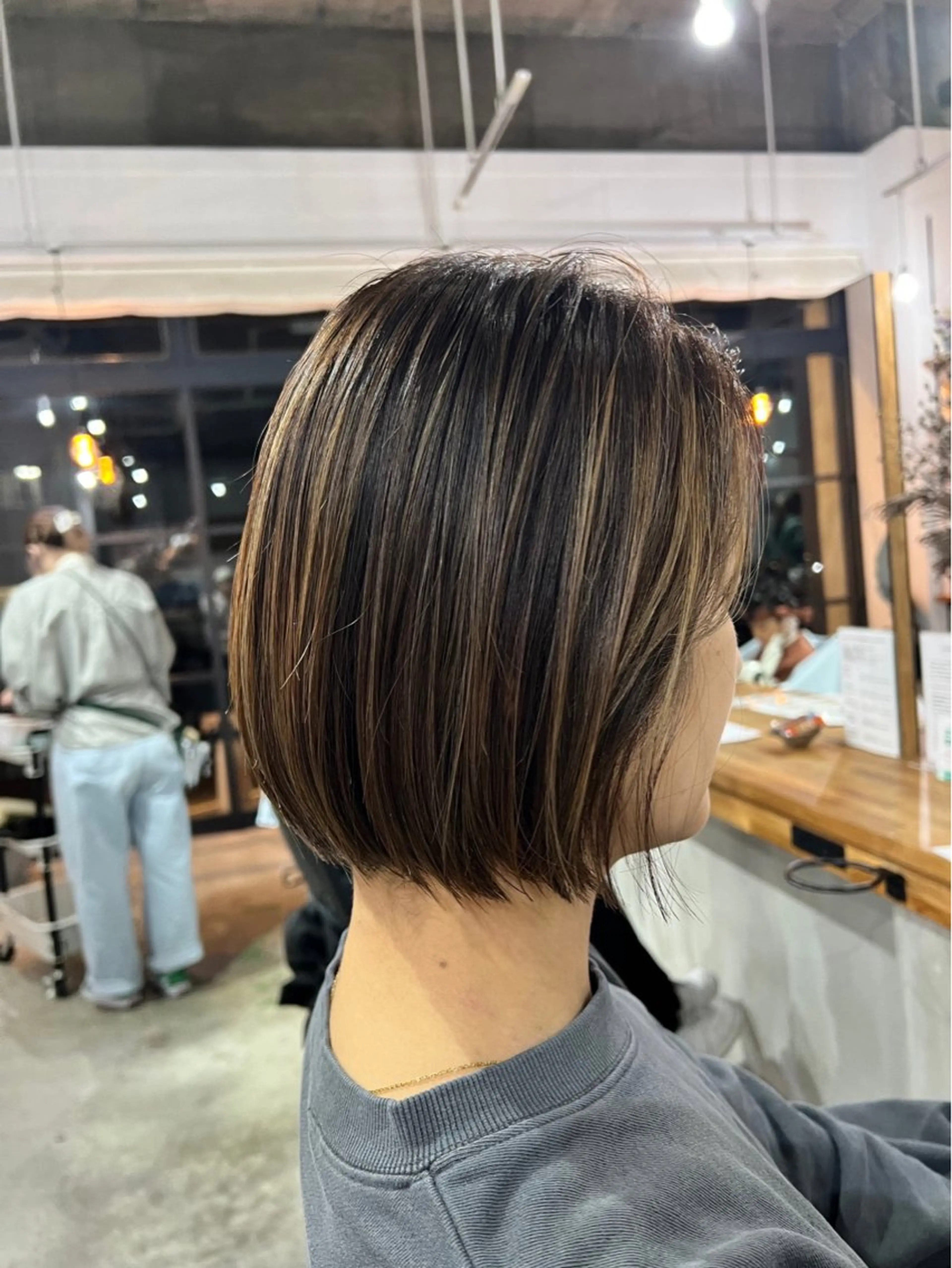 ミディアム レイヤーカット ATELIER ZIZI川井さくらのヘアスタイル