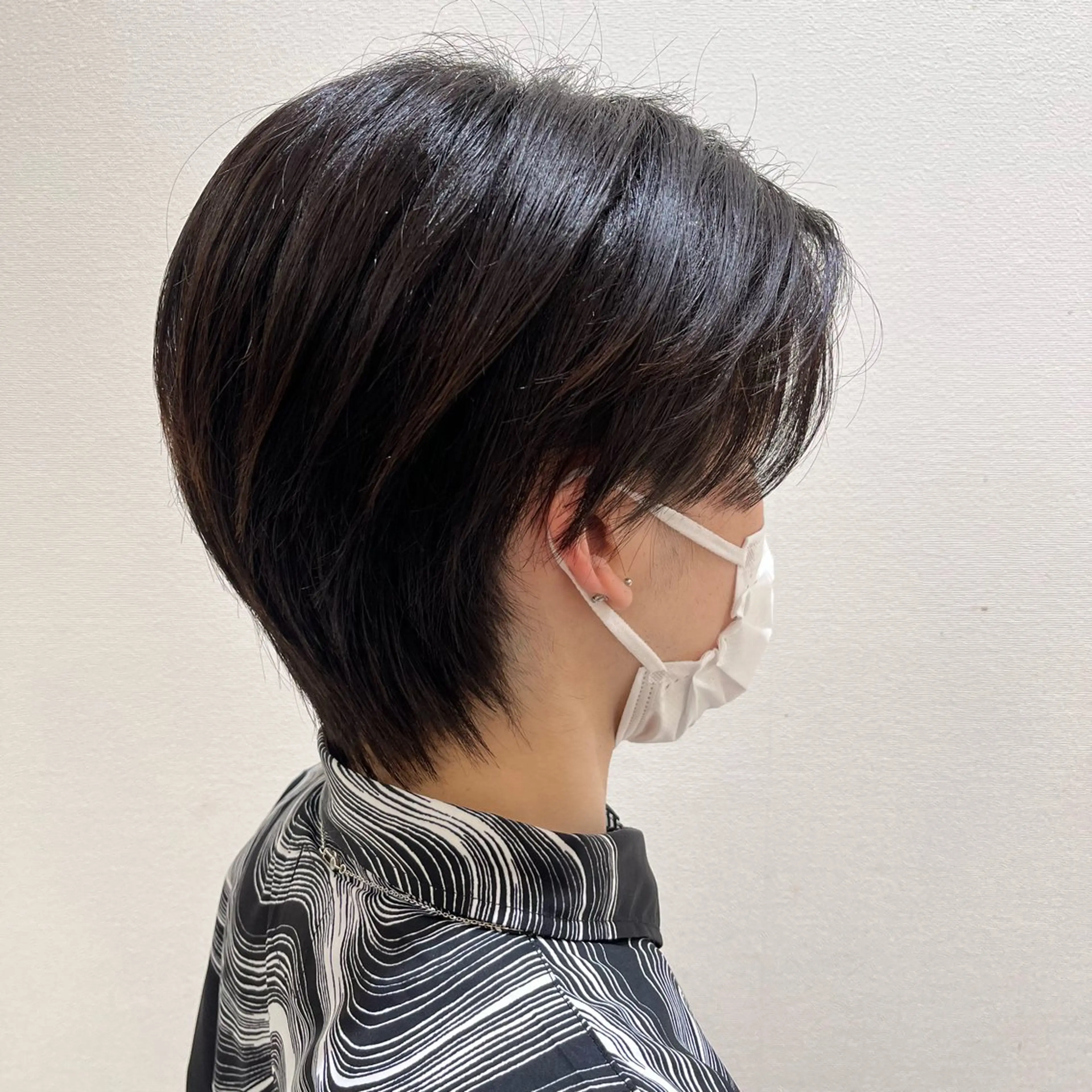 ショート メンズ カット ナチュラル暖色カラー 🤎 佐藤栞のヘアスタイル