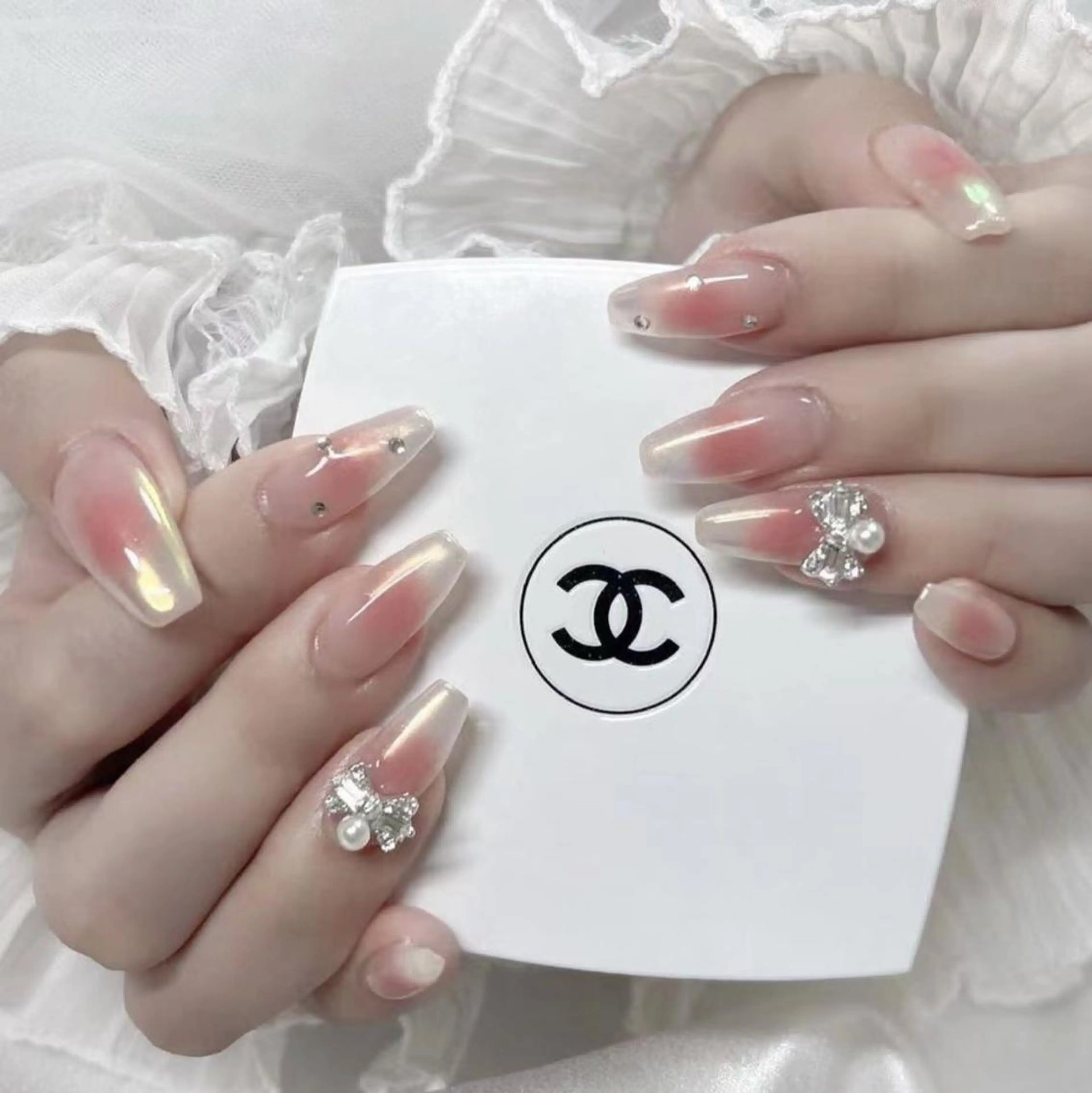 ネイル アートネイル 長さ出し ネイルチップ Queens マオのネイルデザイン