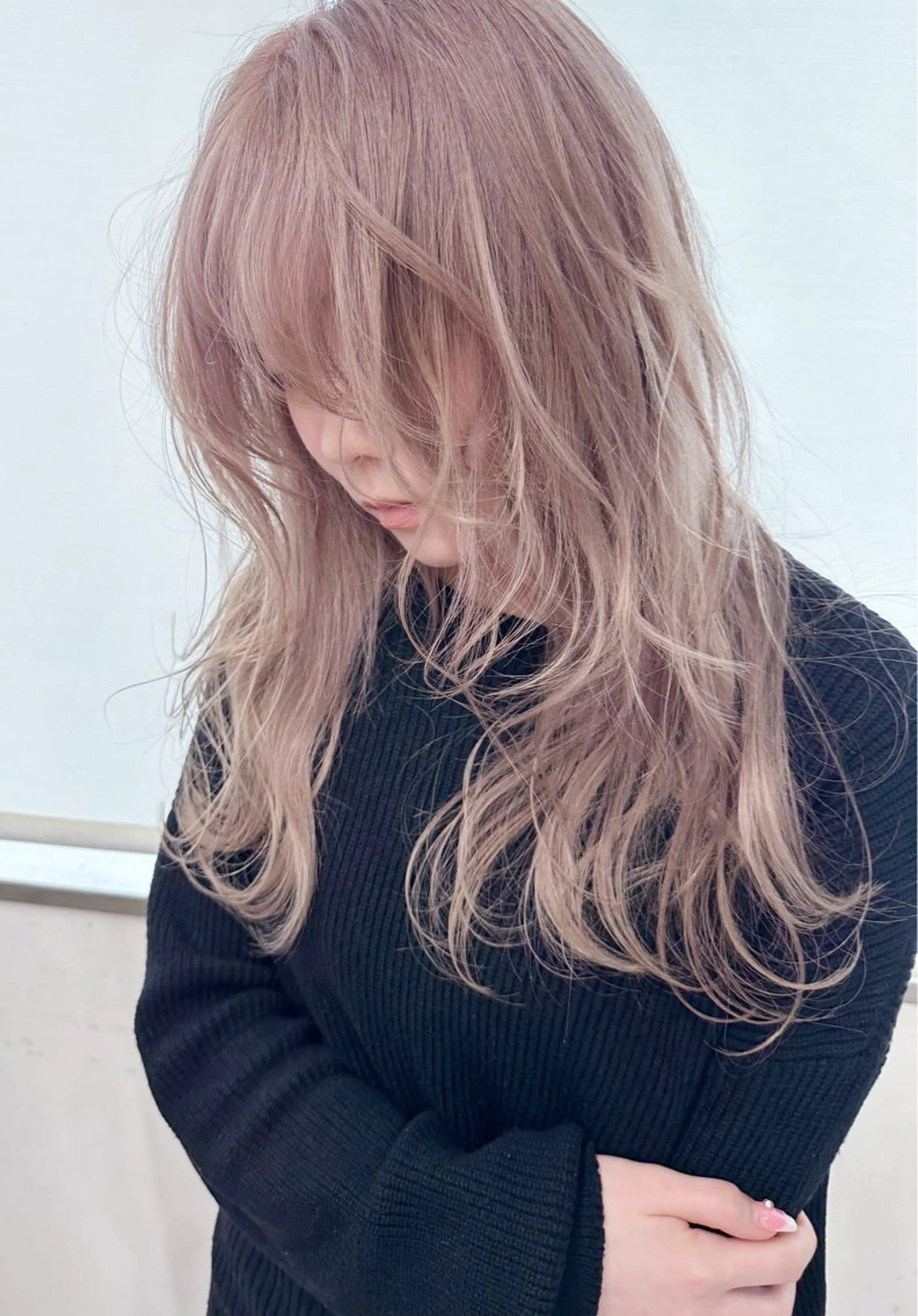 ロング カラー ベージュカラー ミルクティーベージュ カット ヘアカラー トリートメント AiM エイム　韓国レイヤーのヘアスタイル