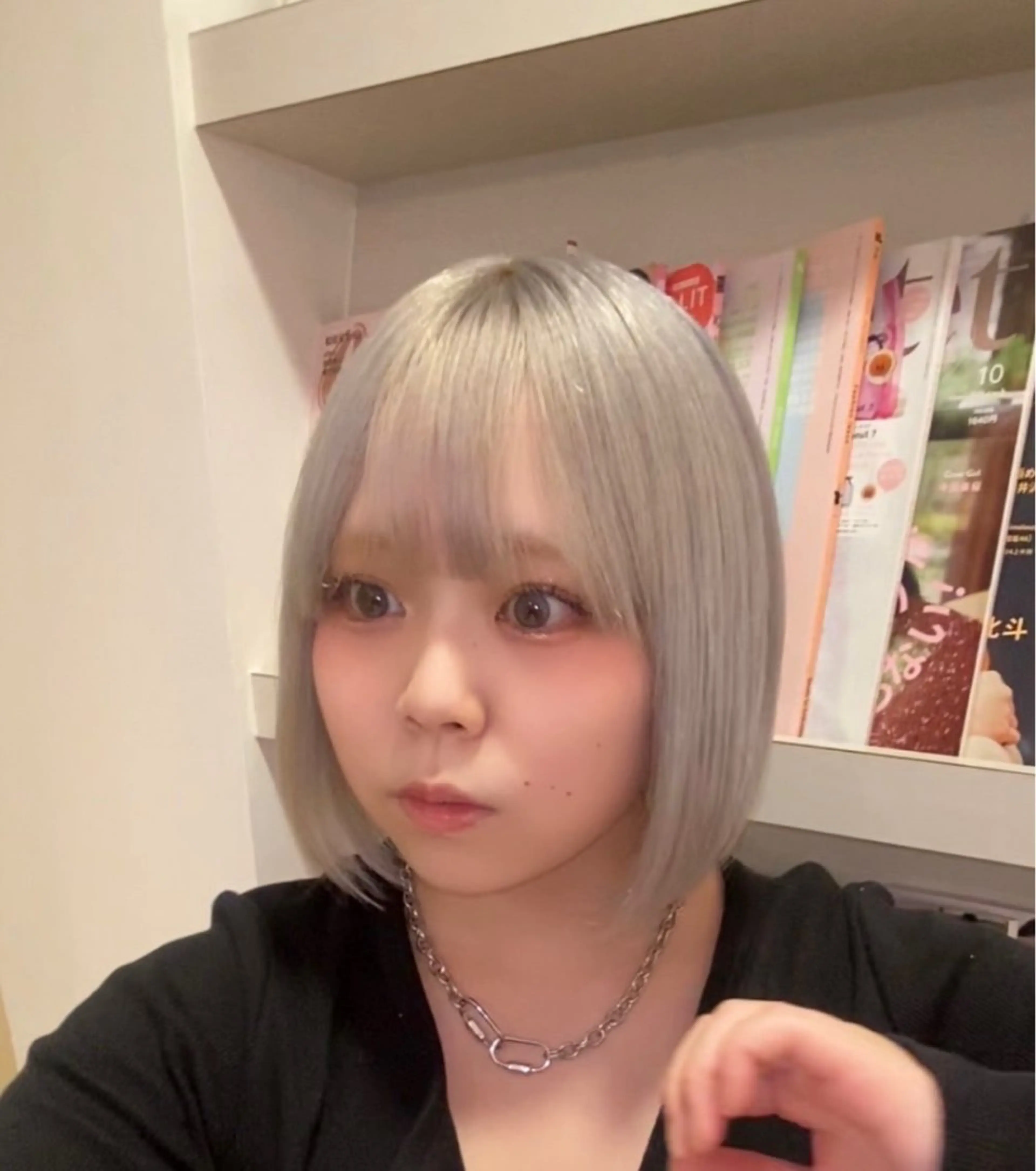 ショート カラー ブリーチ シルバー ブリーチ特化型🐯 Lita -ゆうや-のヘアスタイル