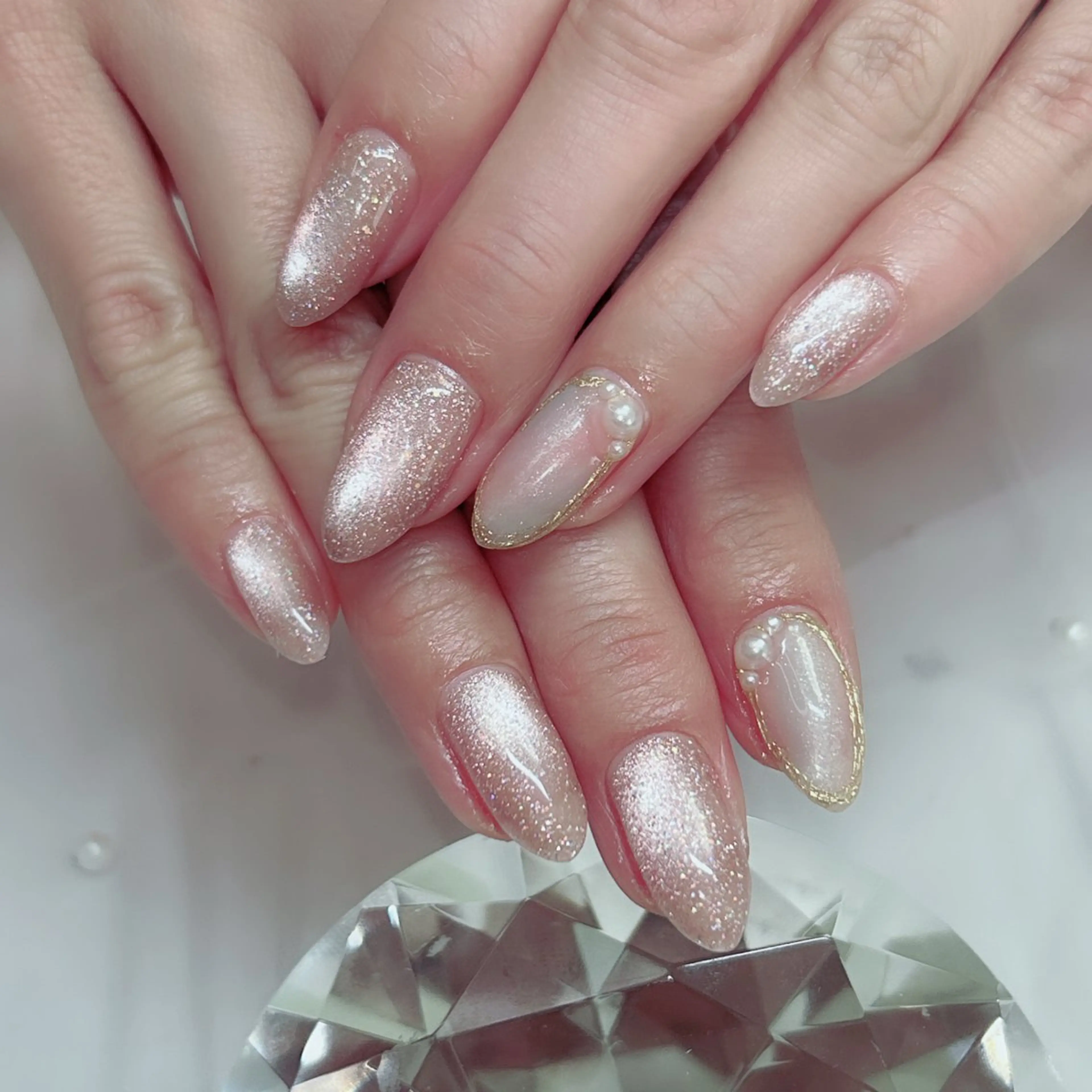 ネイル オーロラネイル フラワーネイル フレンチネイル キラキラネイル ラメ(グリッター) ハンドネイル Cute Tips nailのネイルデザイン
