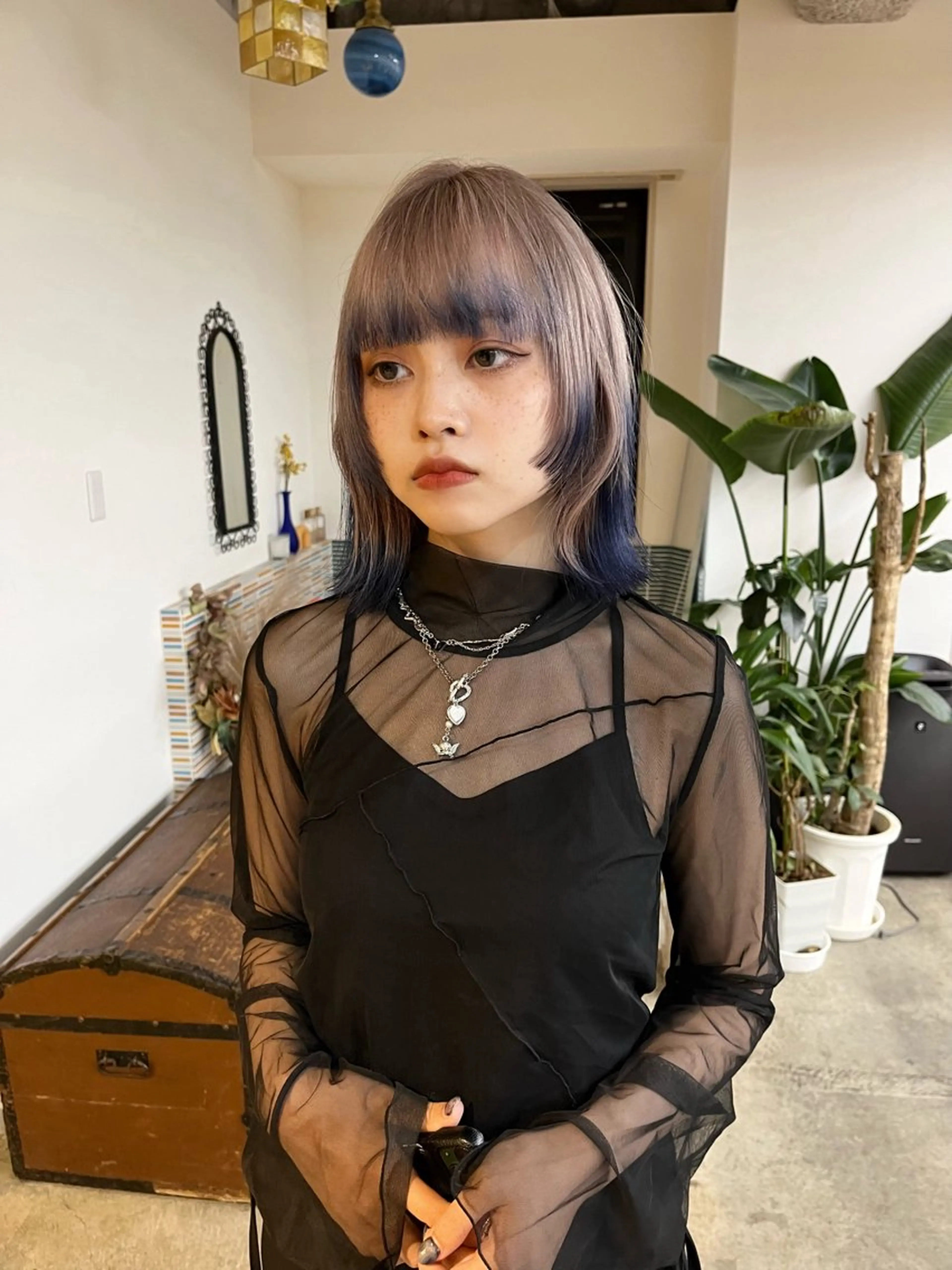 ミディアム カラー ベージュカラー ブリーチ ブルーカラー グラデーションカラー ホワイトベージュ カット ヘアカラー トリートメント 🩷ハイトーン透明感 レイヤー🩷ユリカのヘアスタイル