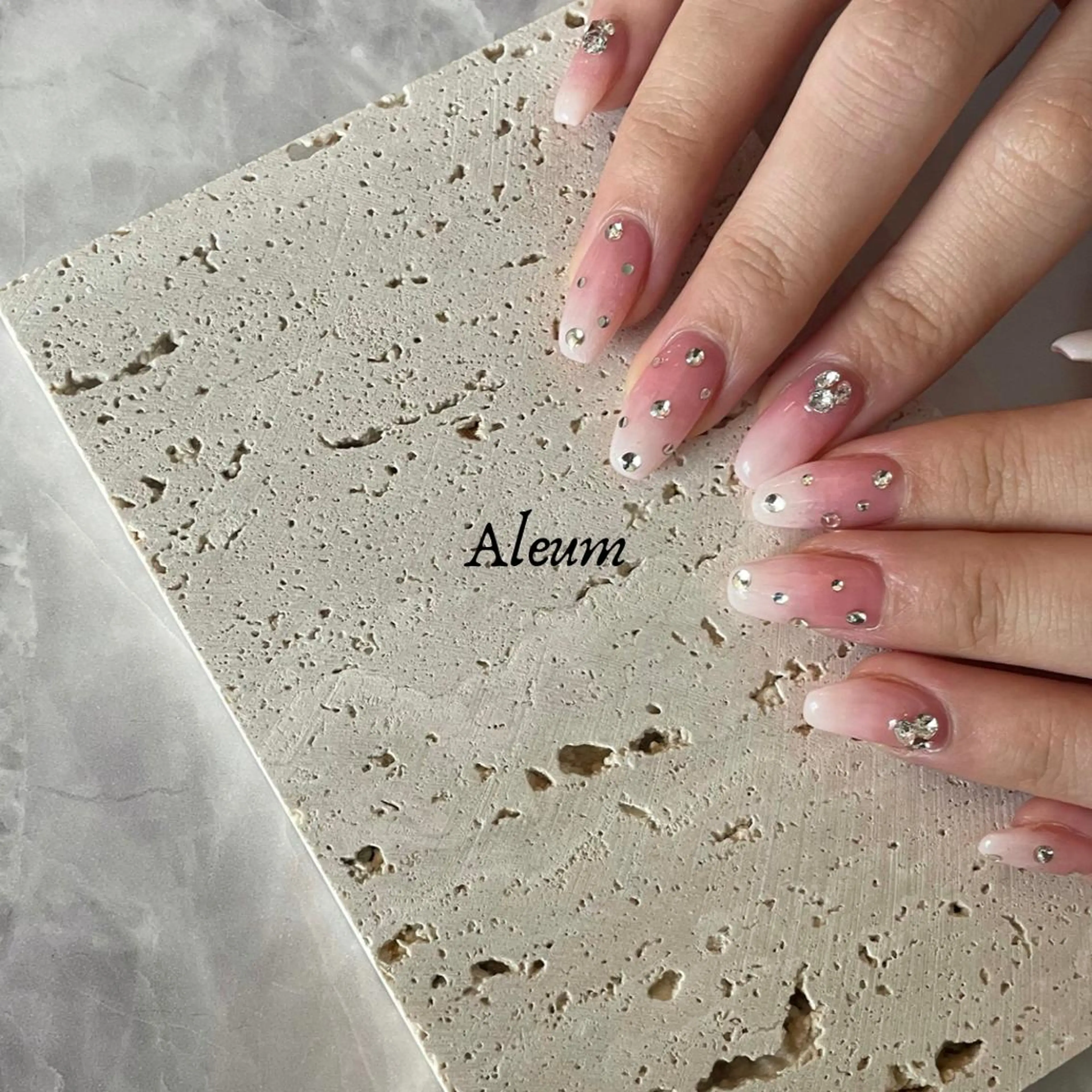 ネイル ストーンネイル ハンドネイル Aleum所属・Nail Salon Aleumのネイルデザイン