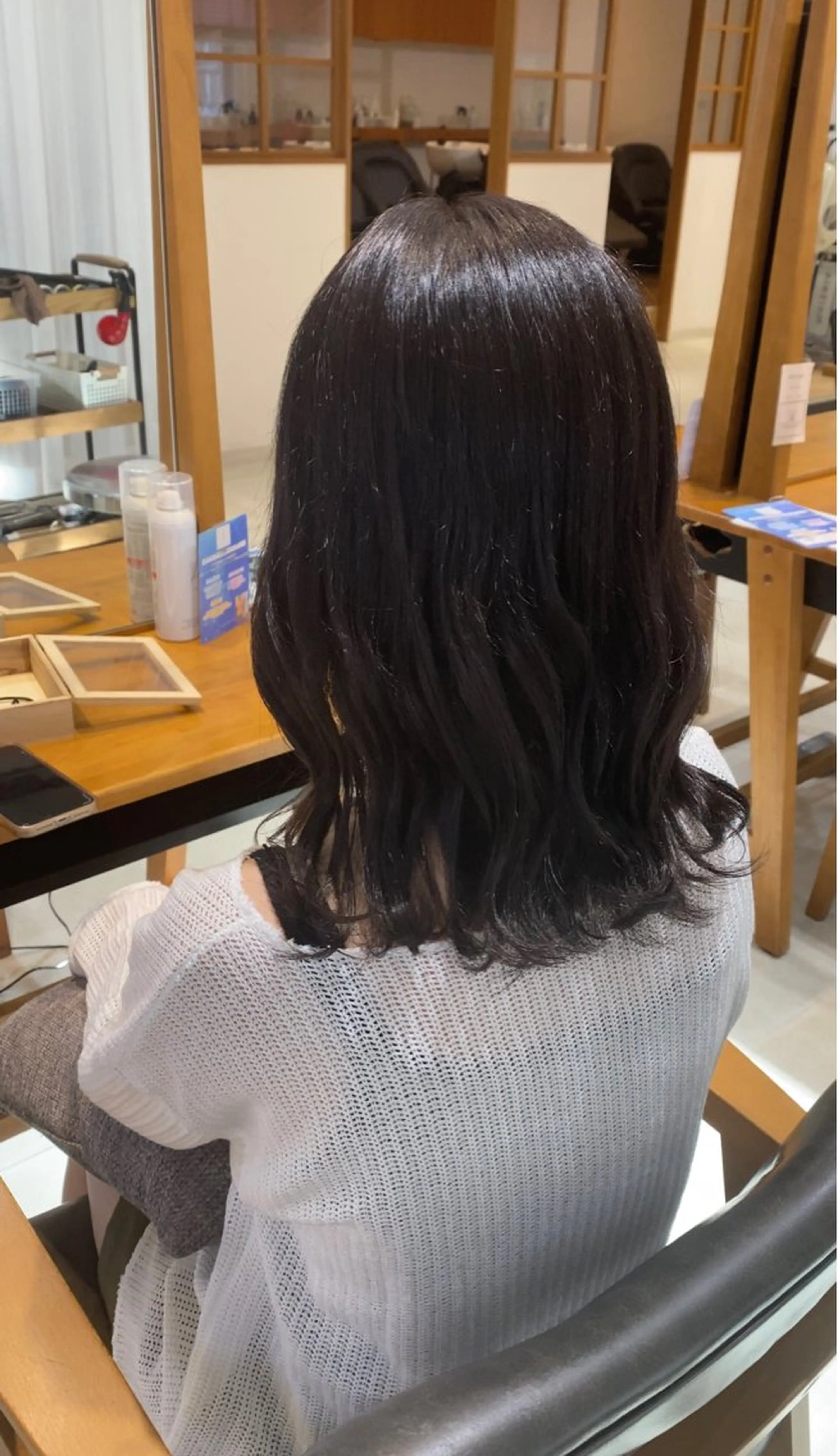 ミディアム mei / 艶カラー ミディアム レイヤーのヘアスタイル