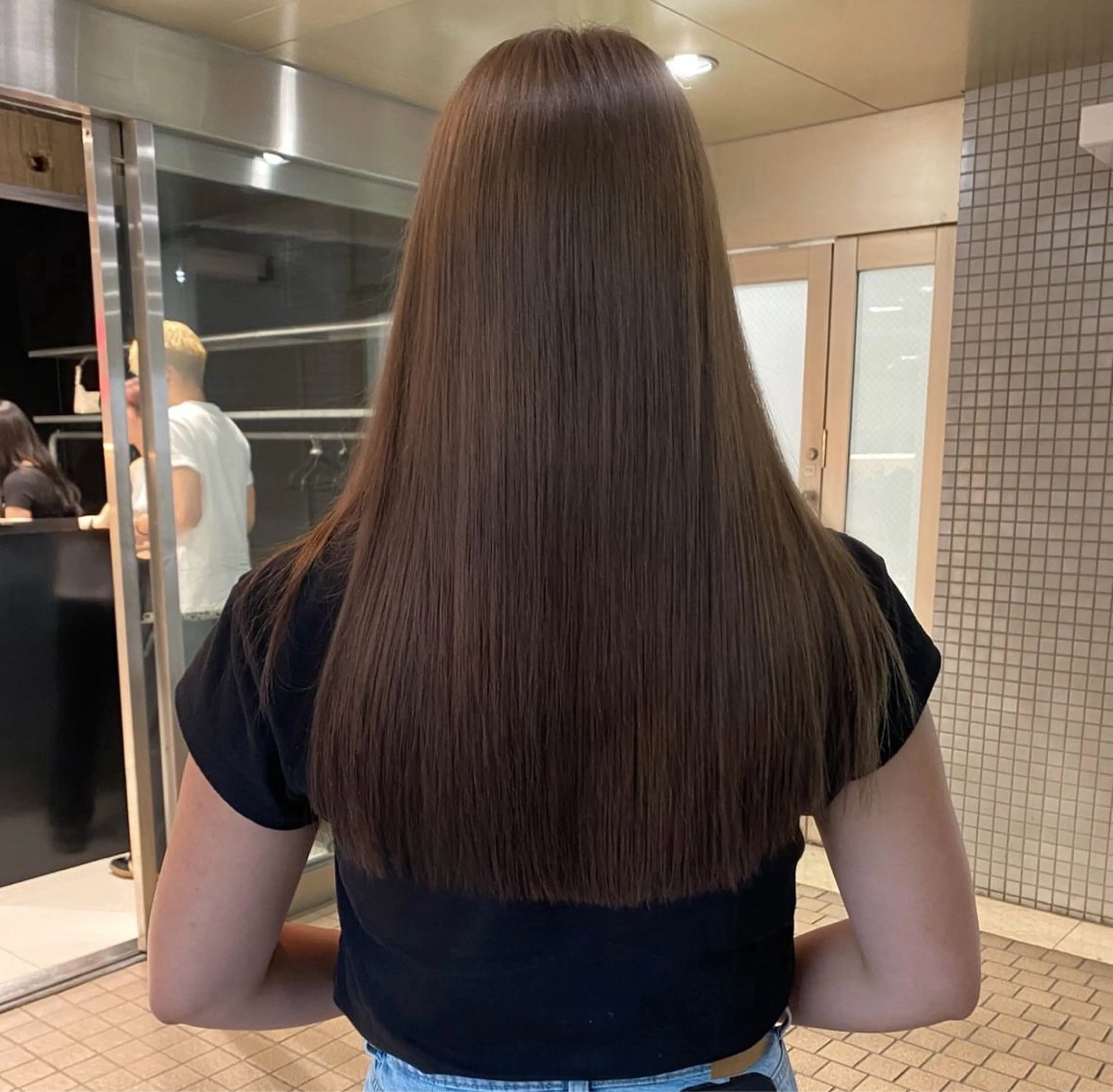 ミディアム カラー ベージュカラー 透明感カラー レイヤーカット 西宮北口/みなみのヘアスタイル