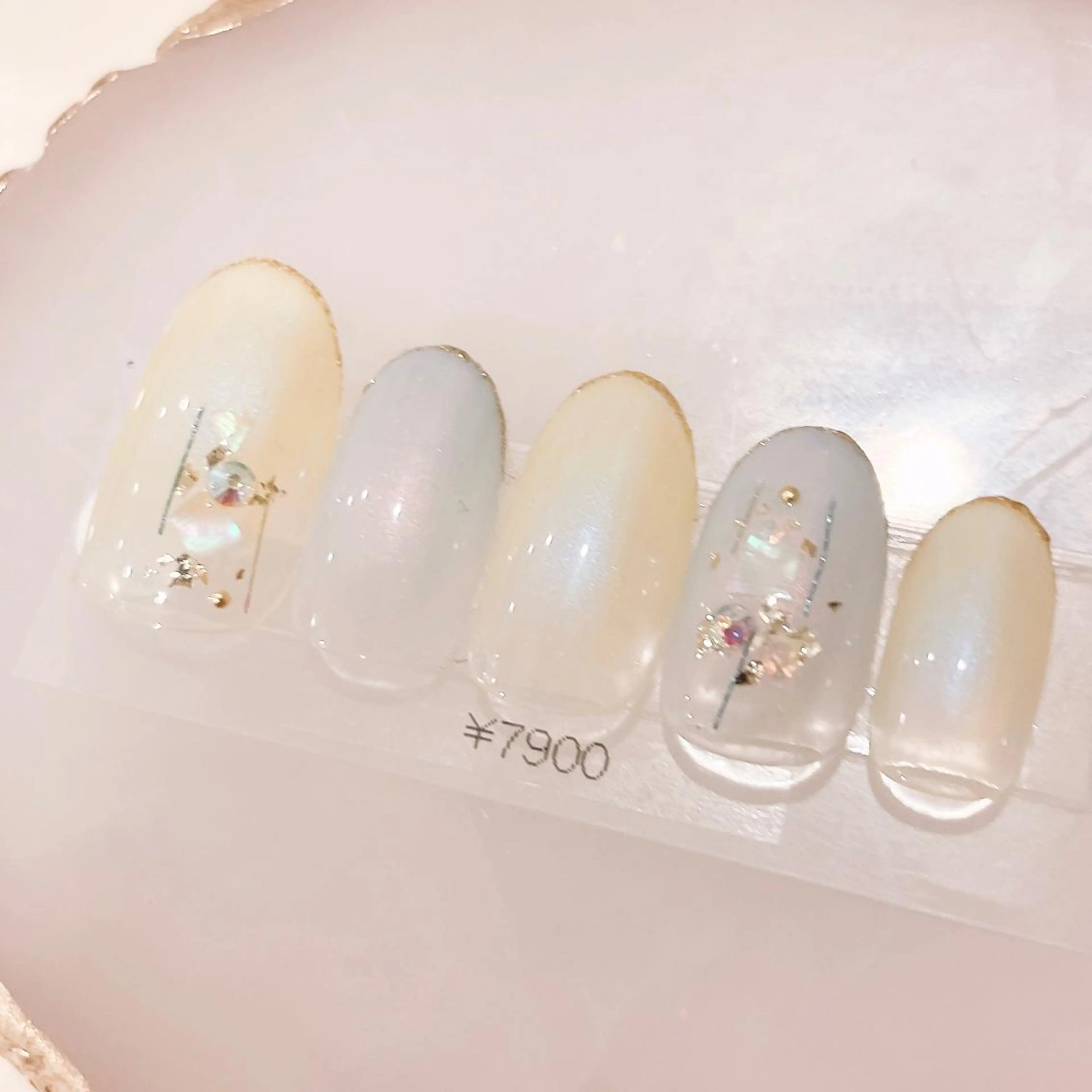 ネイル アートネイル ブルー グラデーション 黄色 ハンドネイル CHIARA nailsのネイルデザイン