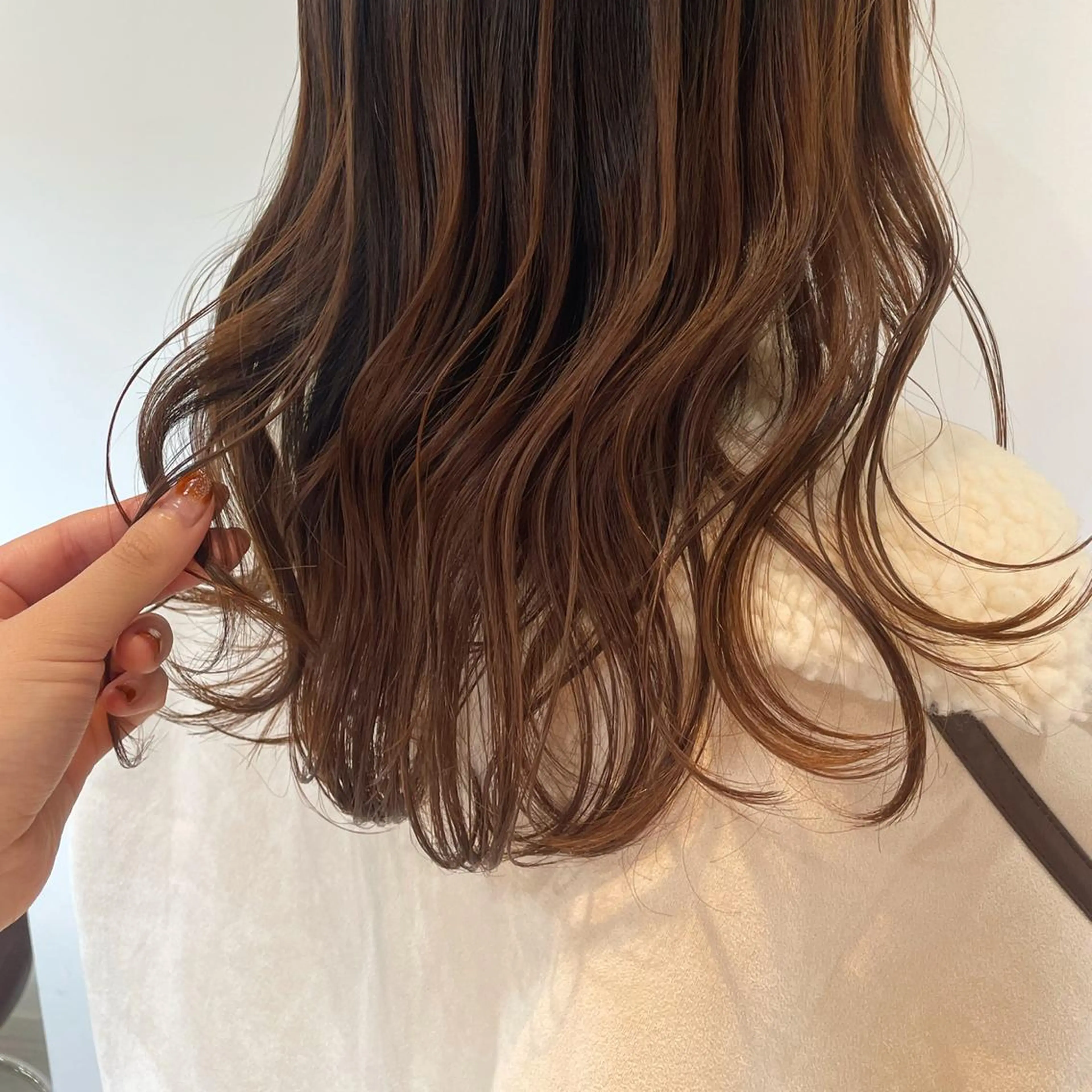 セミロング カラー 伊藤 愛里のヘアスタイル