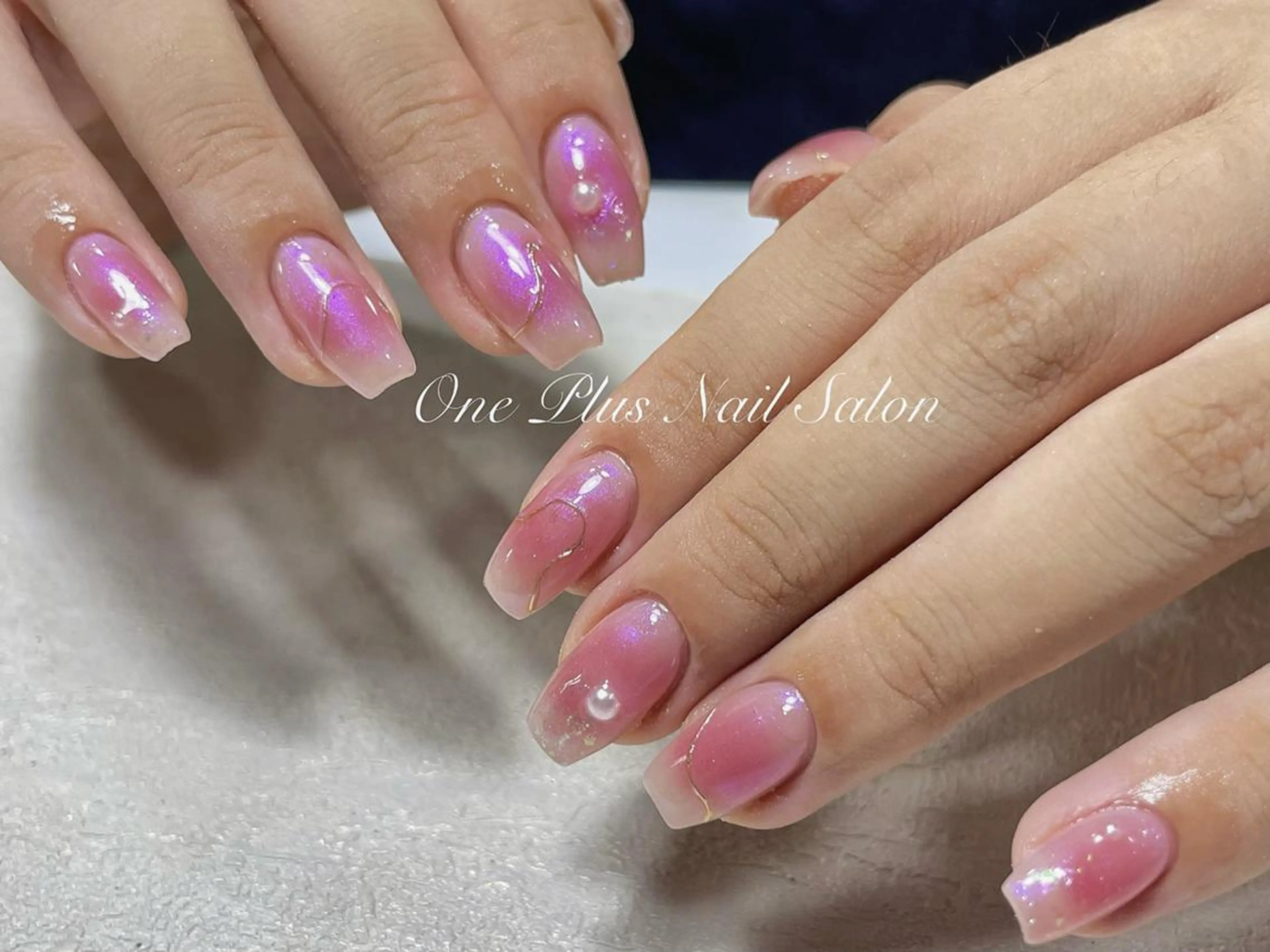 ネイル アートネイル オーロラネイル ガーリー キラキラネイル 韓国ネイル One Plus Nail Salonのネイルデザイン