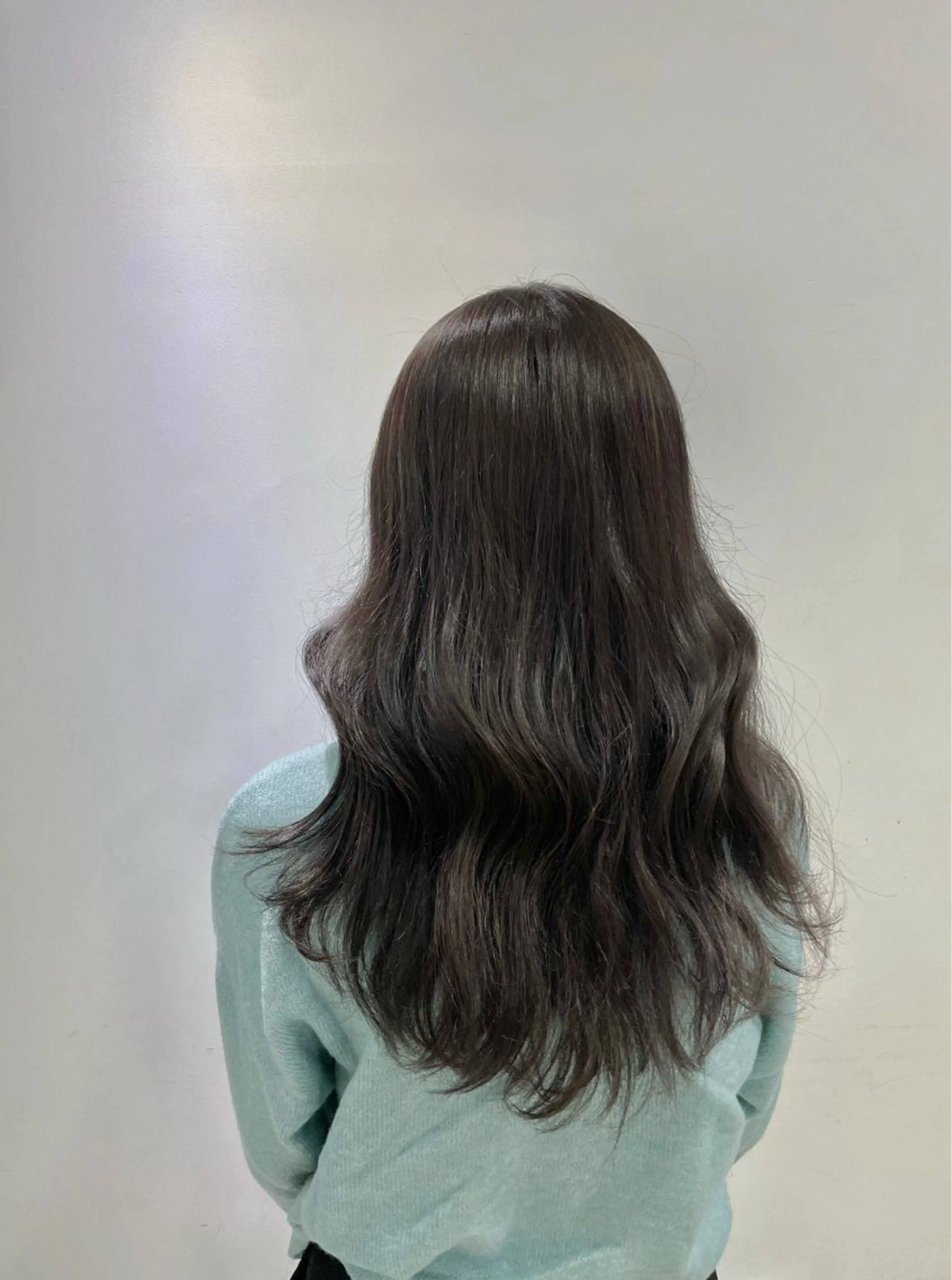 ロング カラー グレージュ 韓国風ヘア QUEEN'S GARDEN by k-two shinsaibashi所属・k-two心斎橋 ヨシダヒロトのヘアスタイル