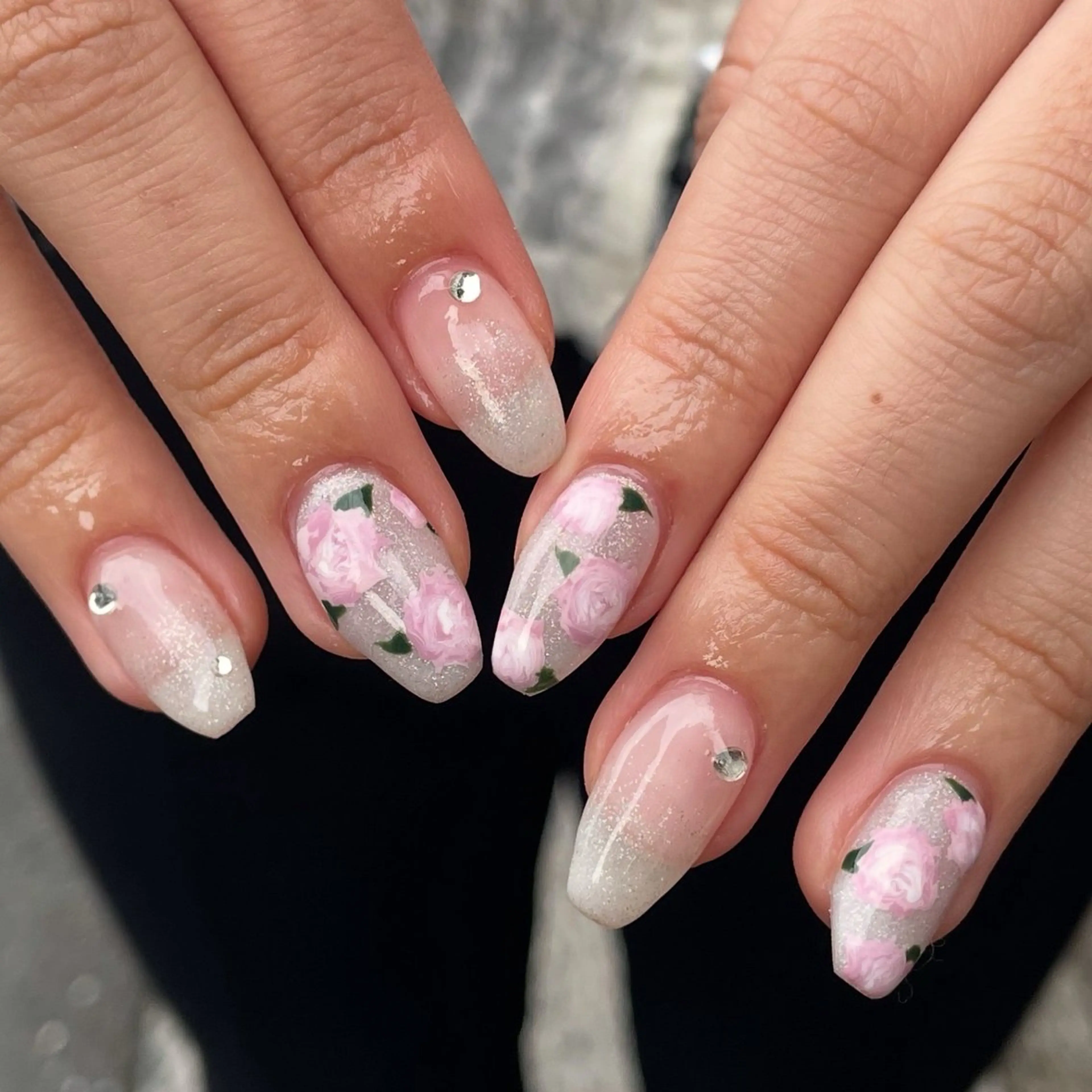 ネイル ガーリー ラメ(グリッター) ラメグラデーション シンプルネイル ハンドネイル ハンドケア 🎀NAIL🎀 AI🪄︎︎◝✩のネイルデザイン