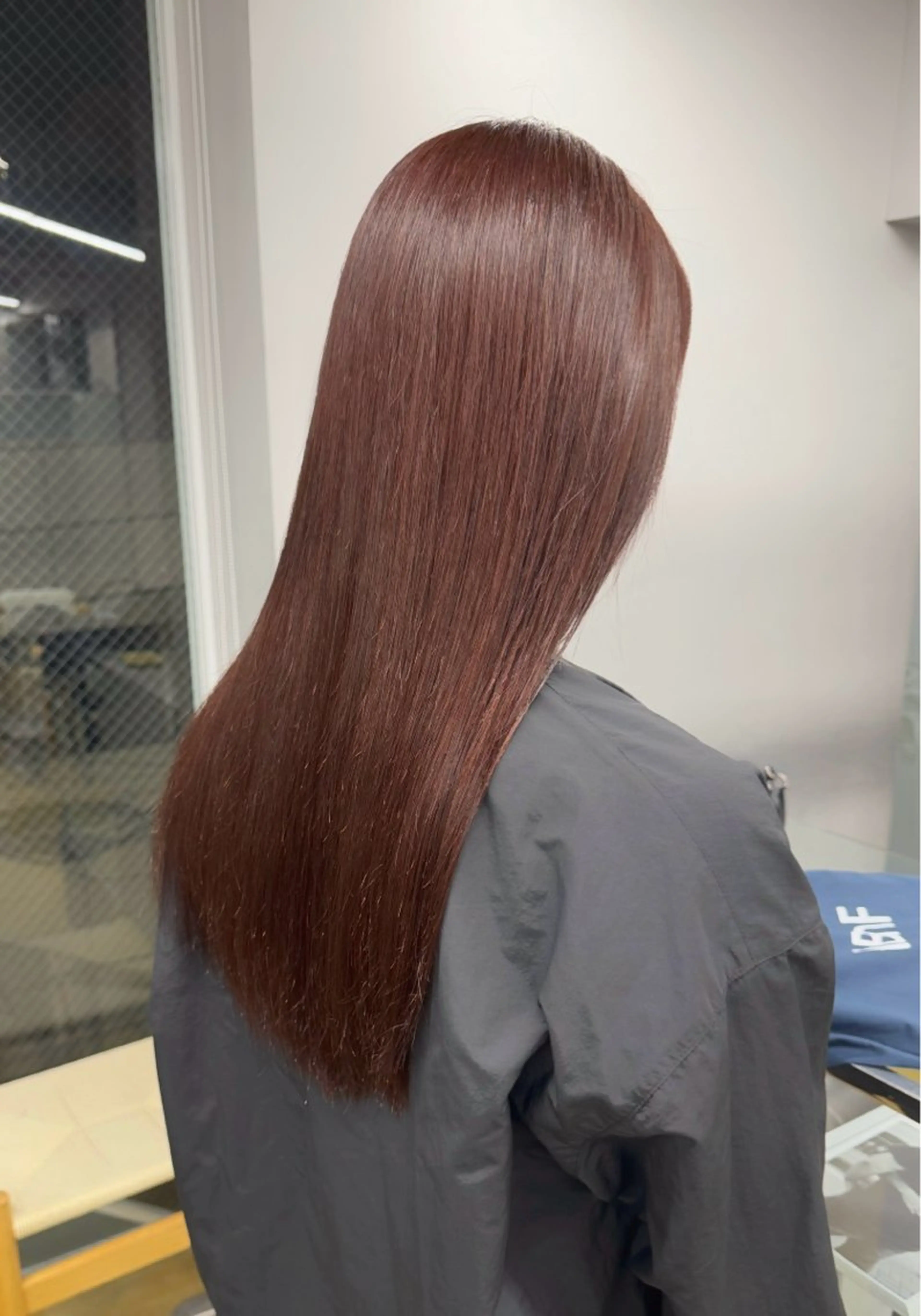 カラー maina/透明感 ベージュ/ブラウンのヘアスタイル