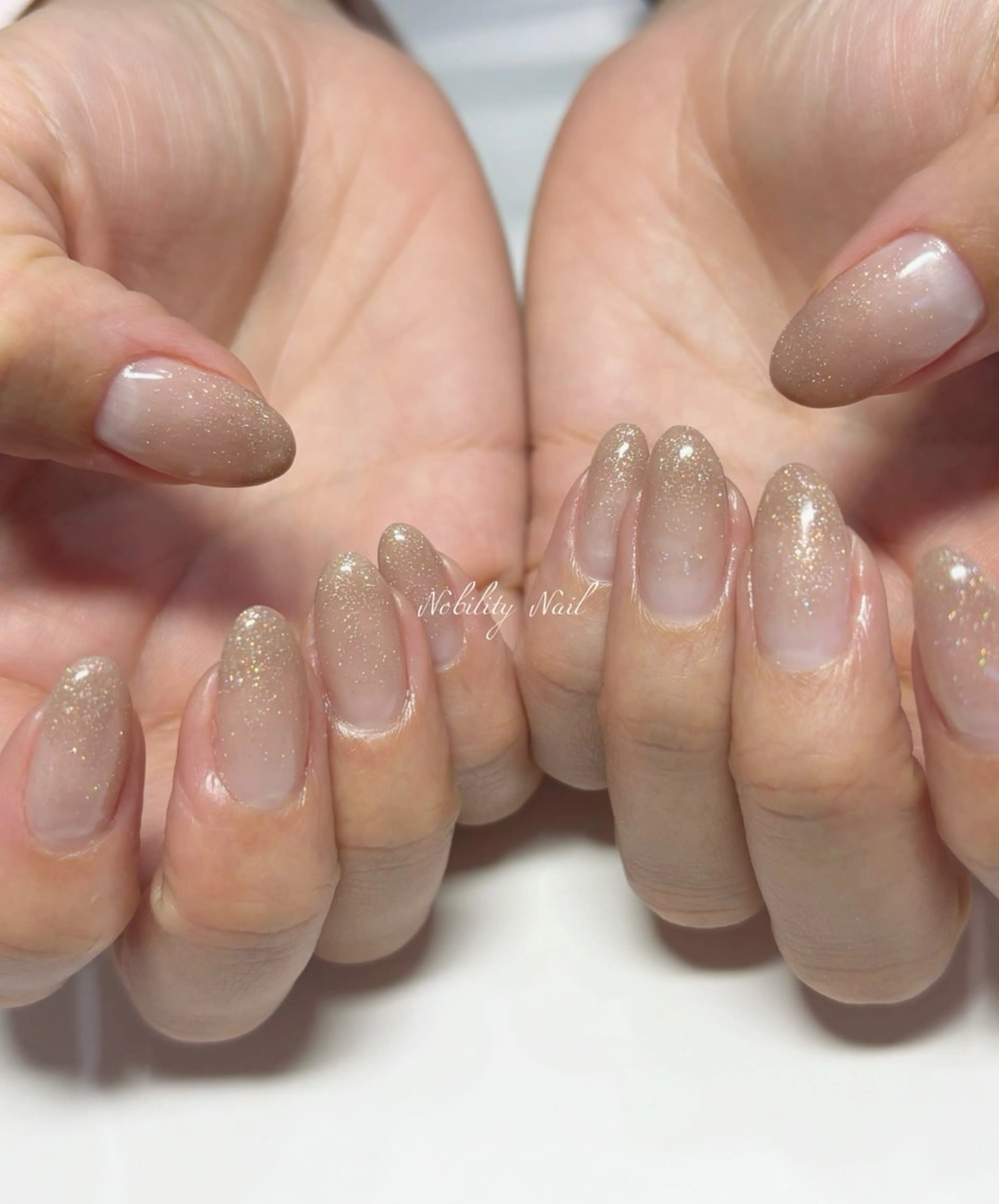 ネイル グラデーション ラメ(グリッター) シンプルネイル ハンドネイル ネイルサロンNobilityNail所属・風口 麻由子のネイルデザイン