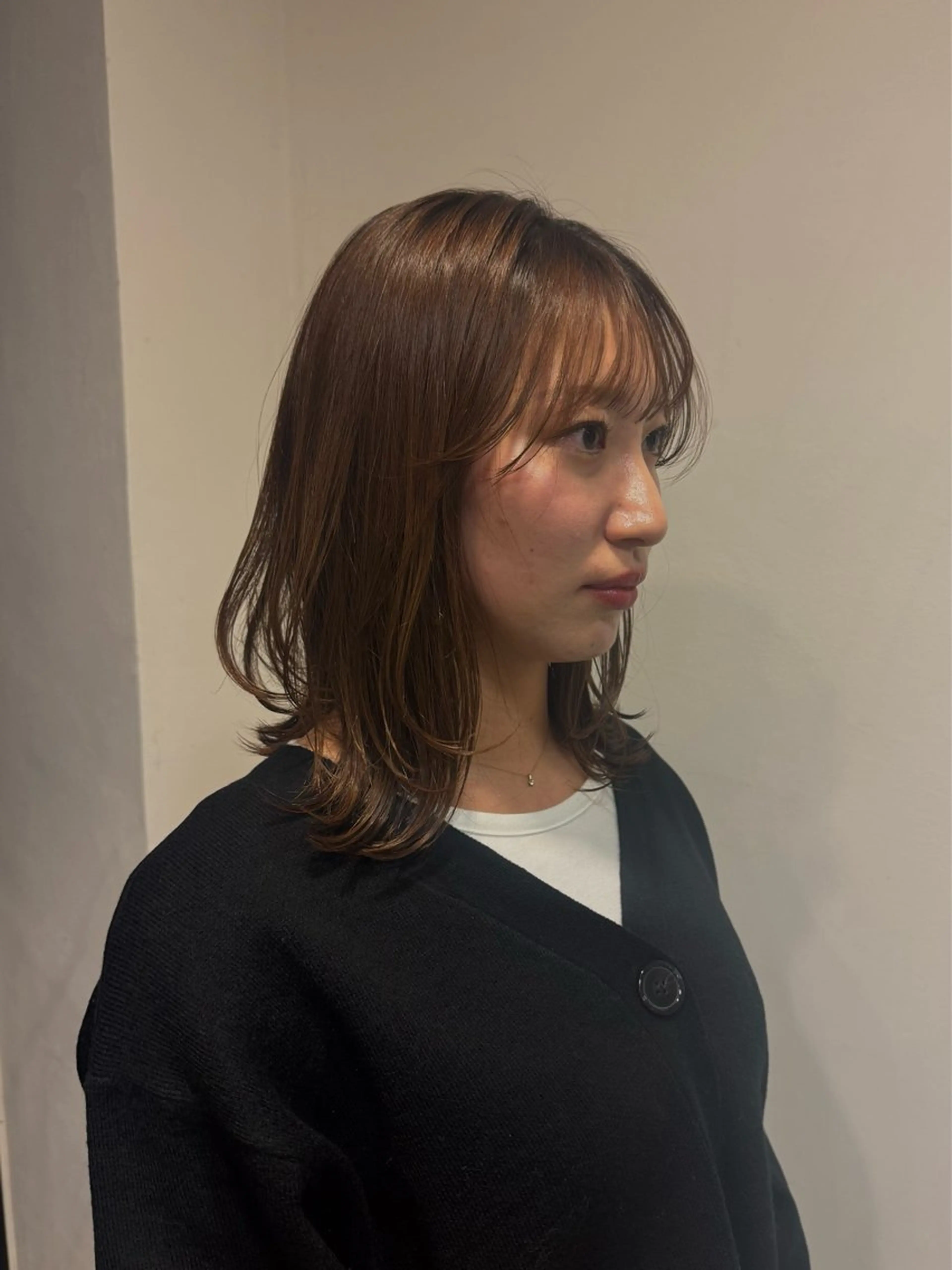 ミディアム レイヤーカット ハロウ所属・ハロウ momonaのヘアスタイル