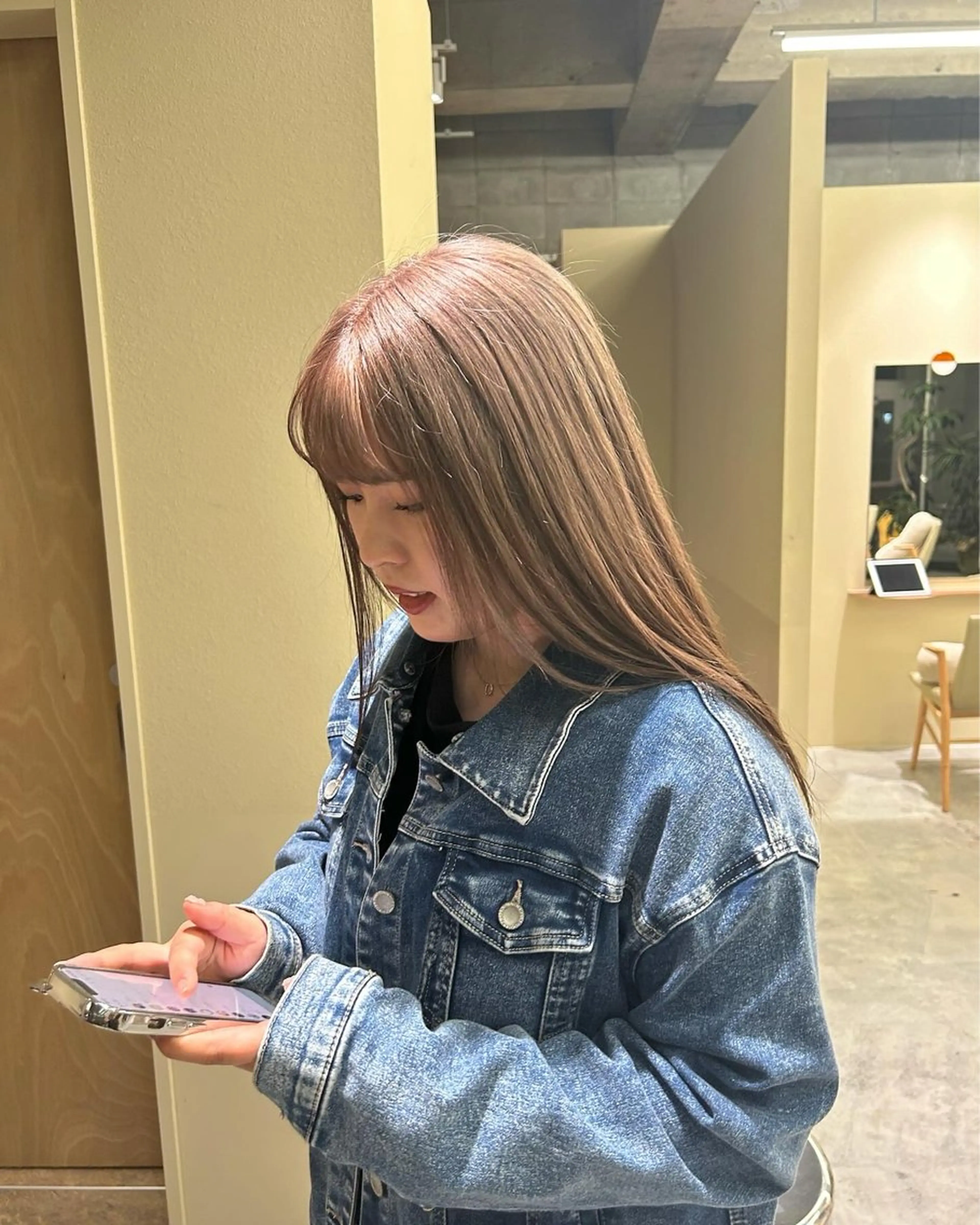 セミロング カラー 寺澤 花梨のヘアスタイル