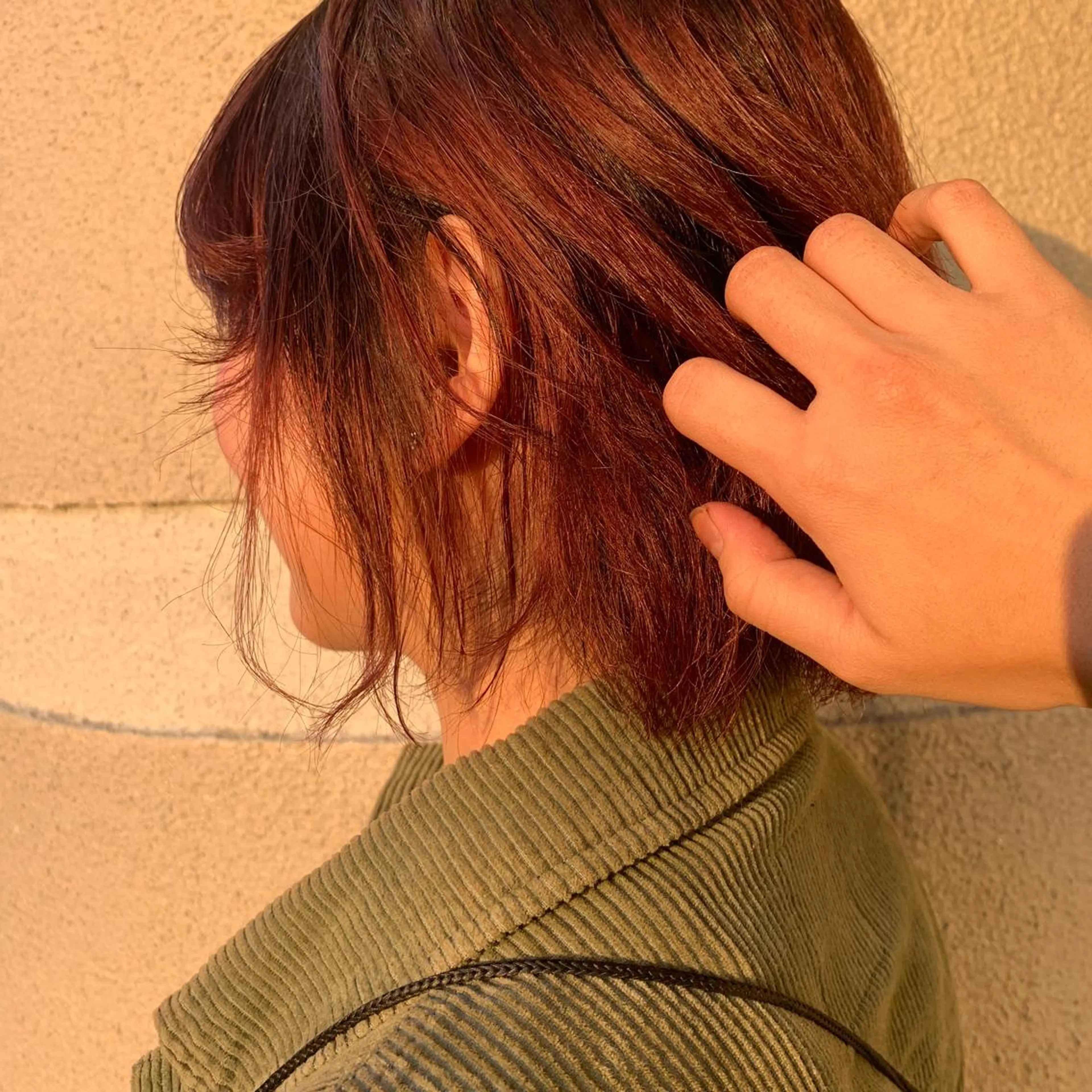 ショート カラー ブリーチ ボルドーカラー ブリーチなしカラー ピンクカラー ヘアカラー hair design girl所属・［girl］ MIKIのヘアスタイル