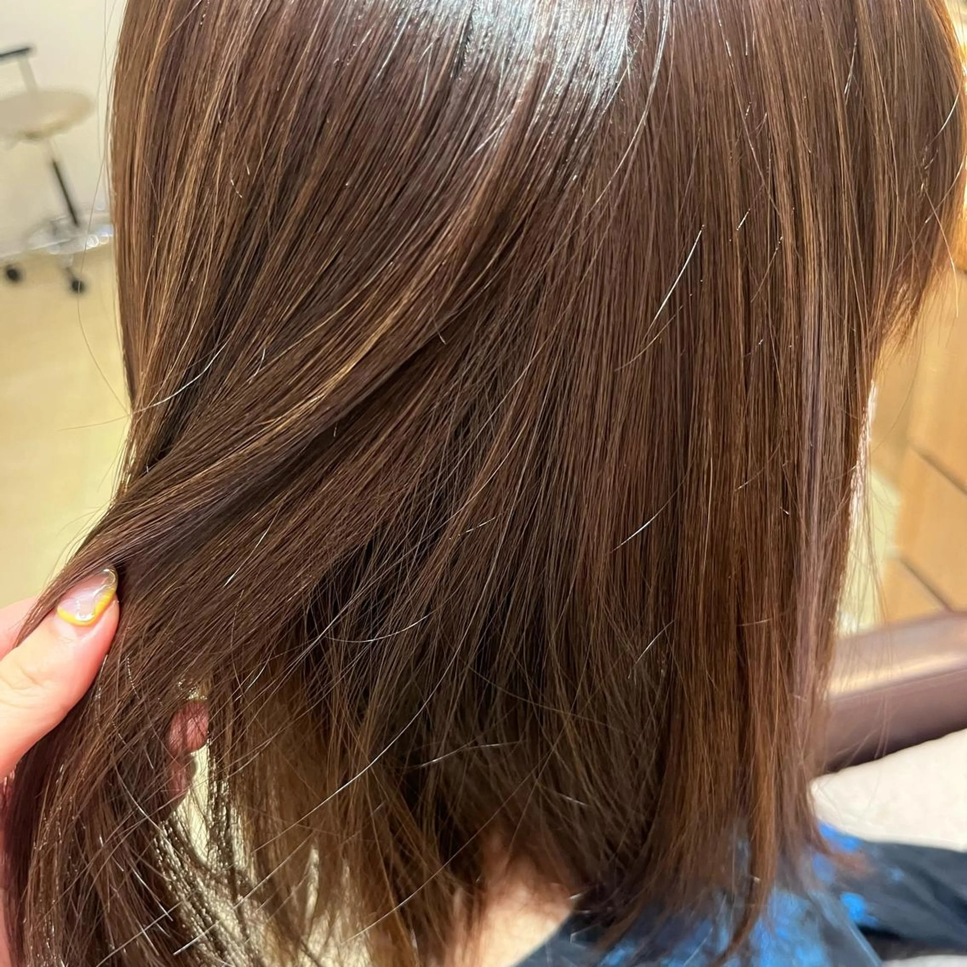 カラー 安達 葵のヘアスタイル