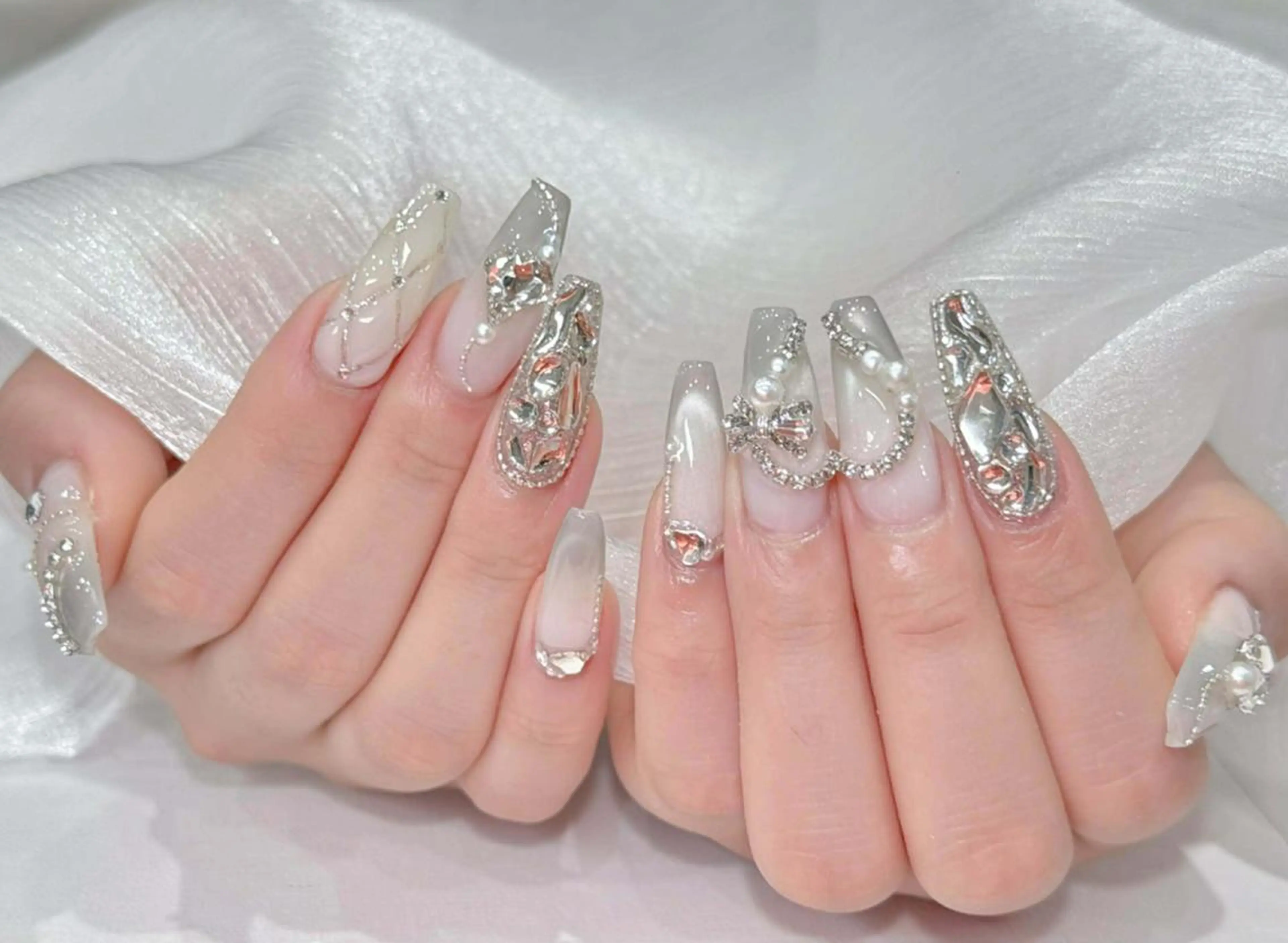 ネイル オーロラネイル ブルー チークネイル フットネイル フレンチネイル ハンドネイル NAILS168 新大久保店のネイルデザイン