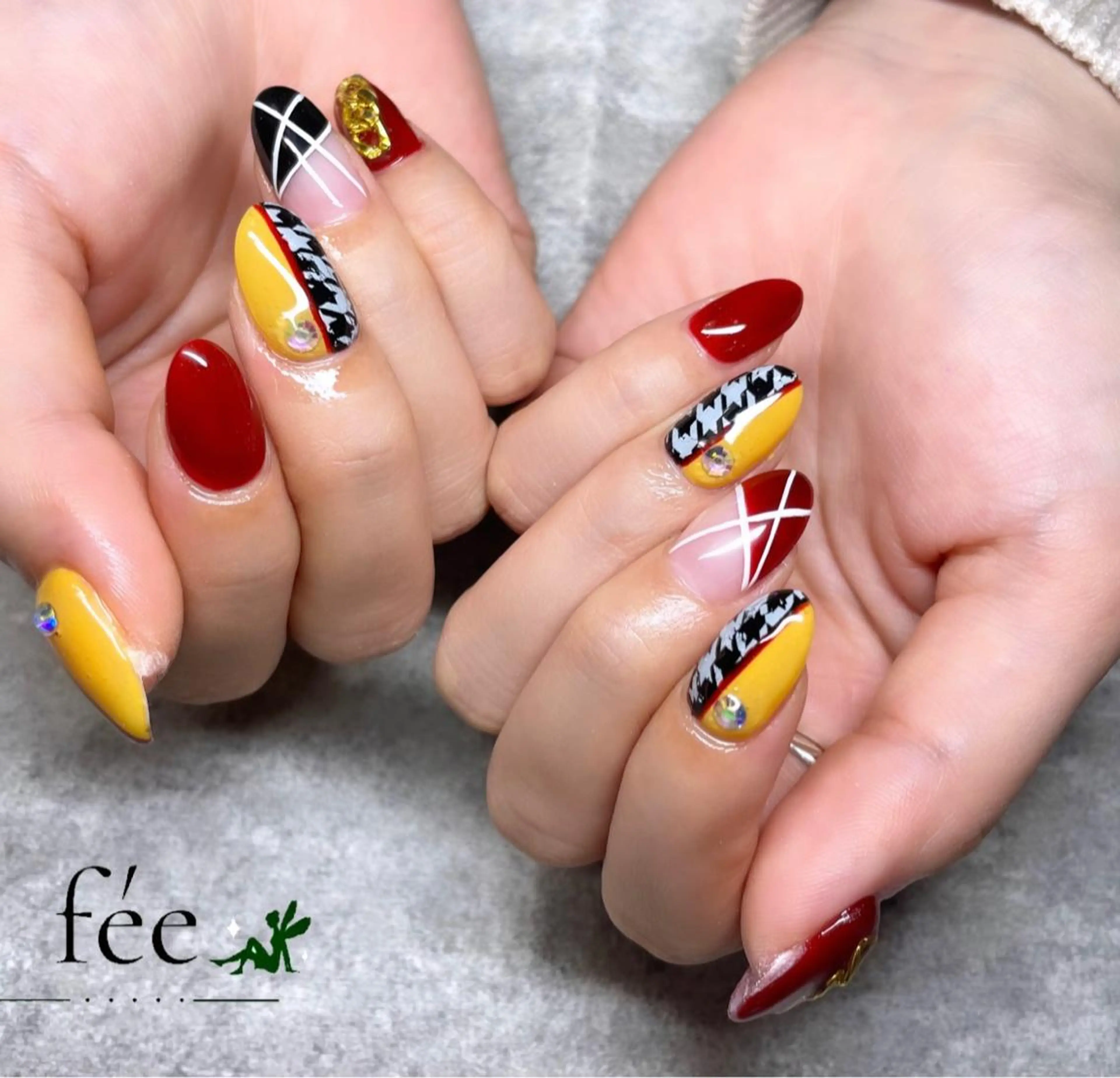 ネイル フットネイル ジェルネイル 韓国ネイル マグネットネイル ミラーネイル ハンドネイル nail salon fee（フィー）のネイルデザイン