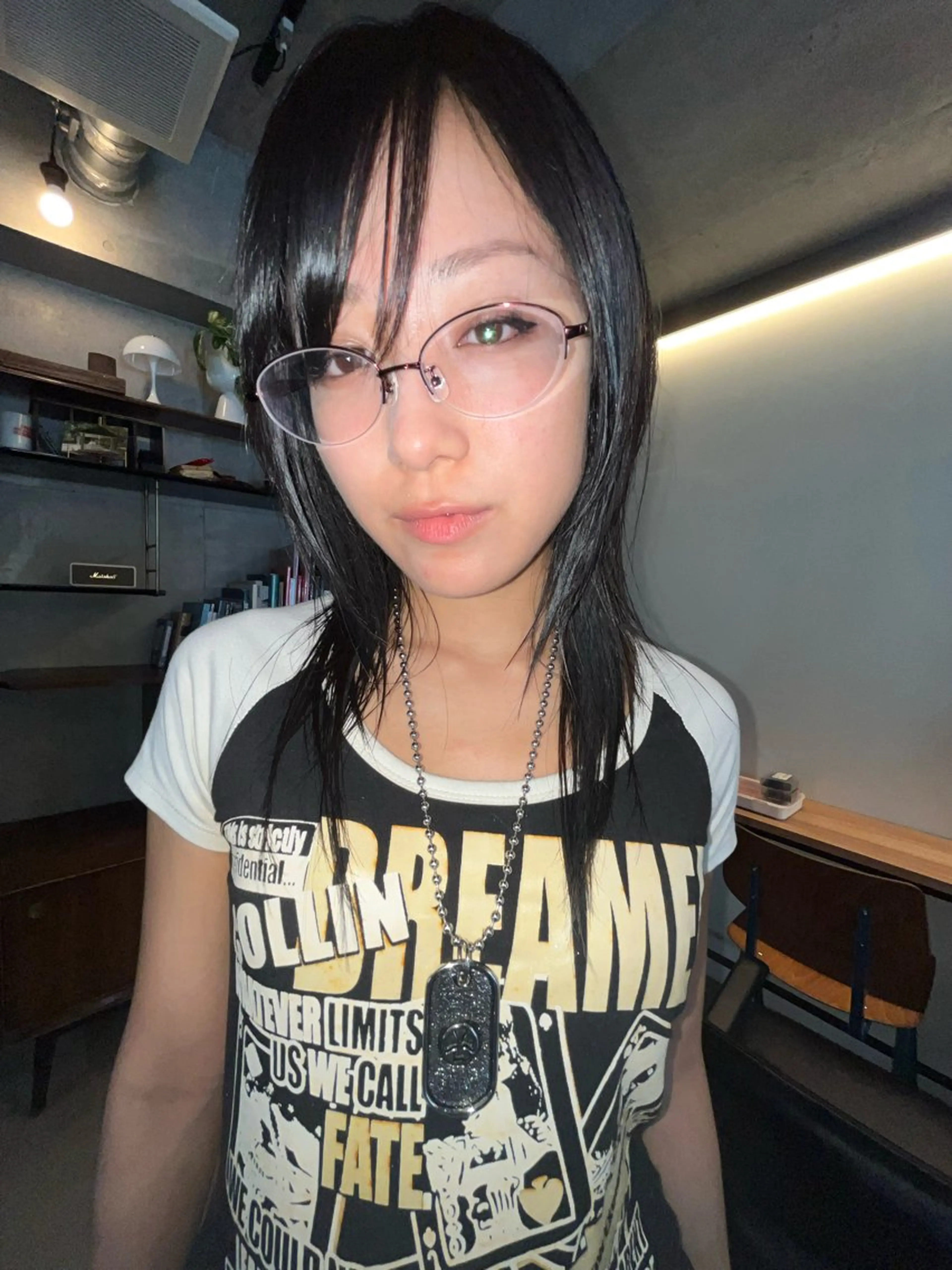 ミディアム 切りっぱなしボブ アッシュ ボブ 顔まわりレイヤー ハッシュカット カット トリートメント レイヤーカット\ウル フ　chinatsuのヘアスタイル