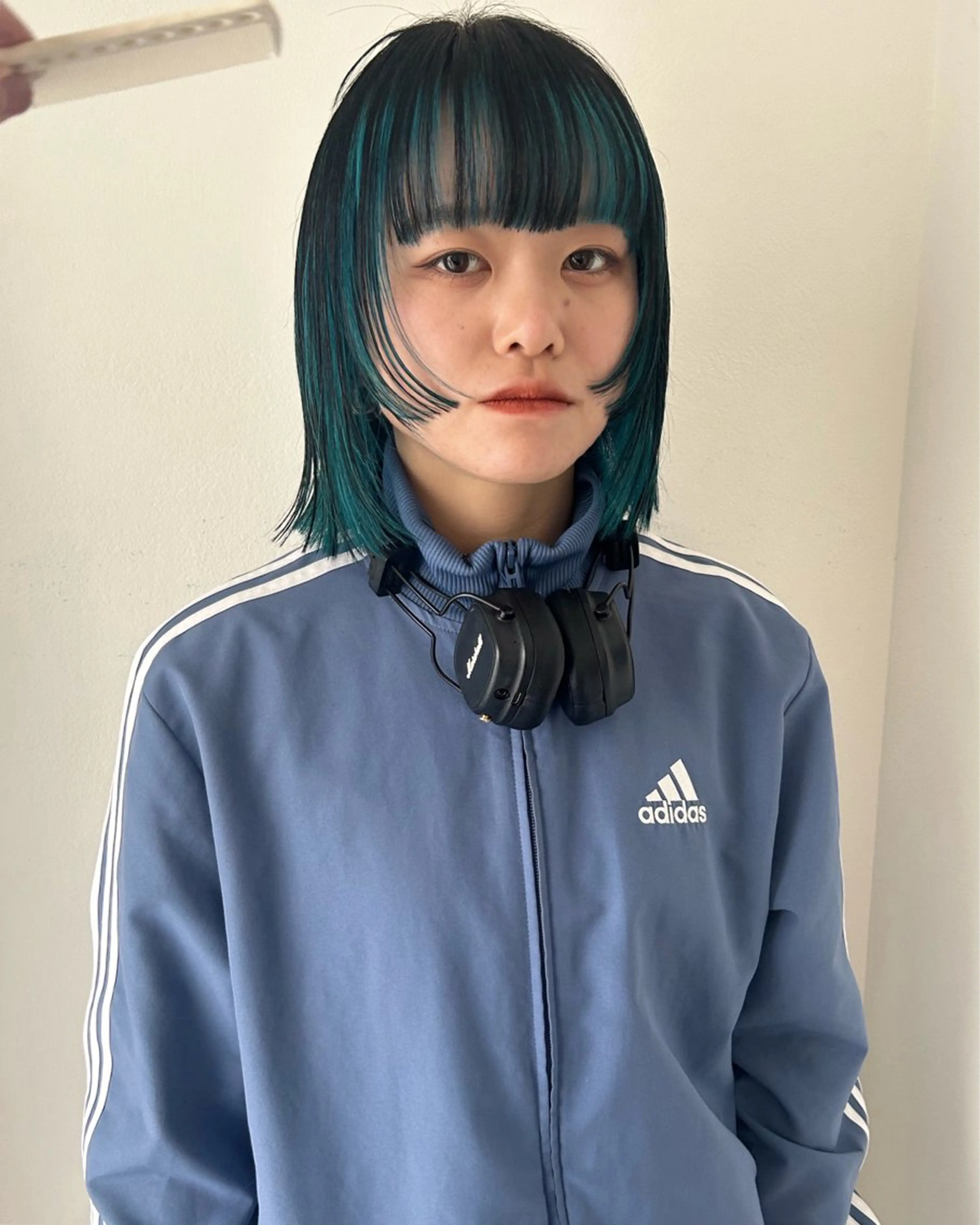 ショート カラー 黒髪 デザインカラー サイドバング カット ヘアカラー トリートメント Loom.所属・村上雅人 ナチュラルモードのヘアスタイル