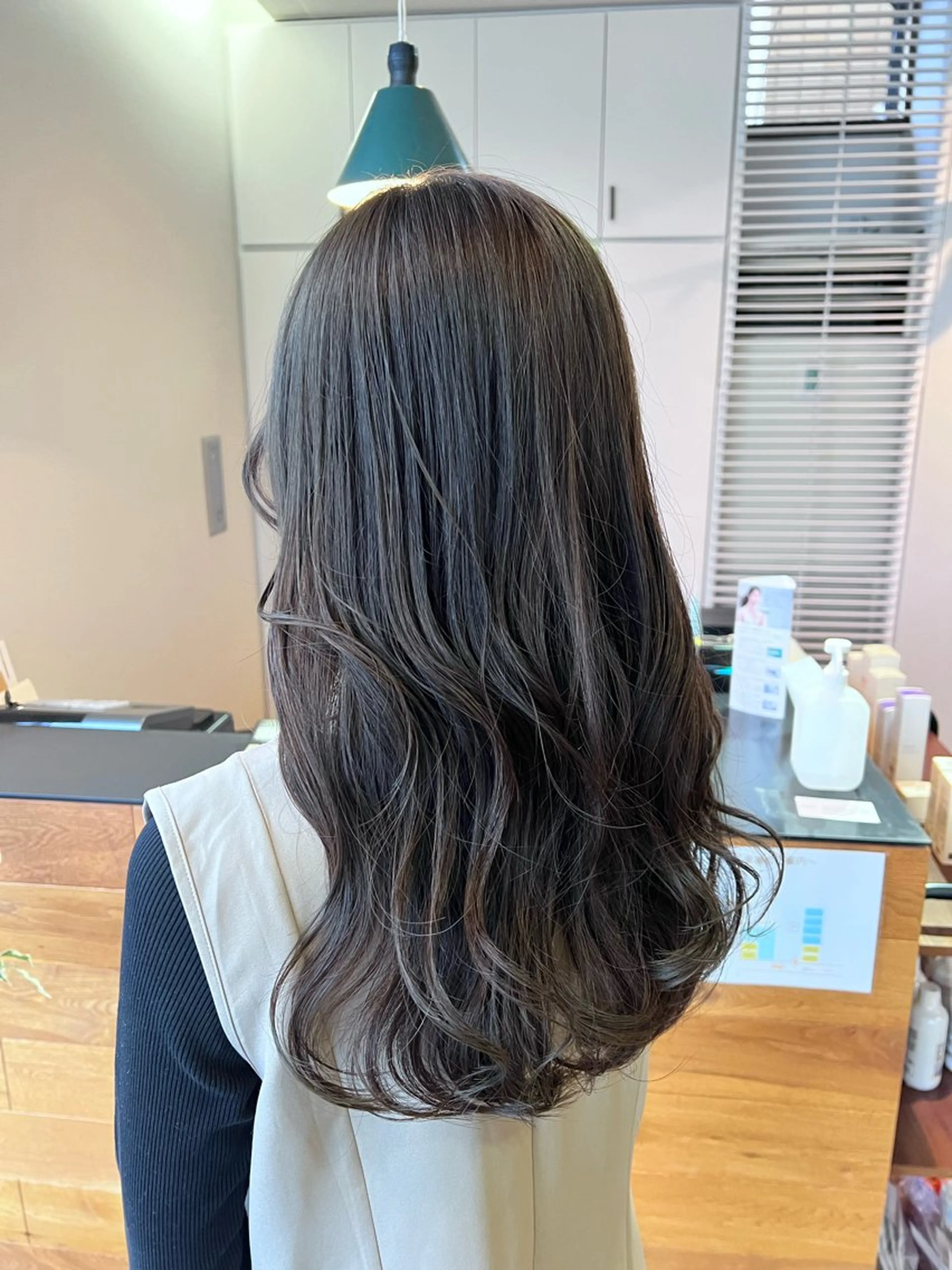 ロング カラー アッシュ ヘアカラー トリートメント ツキダテ ユイのヘアスタイル