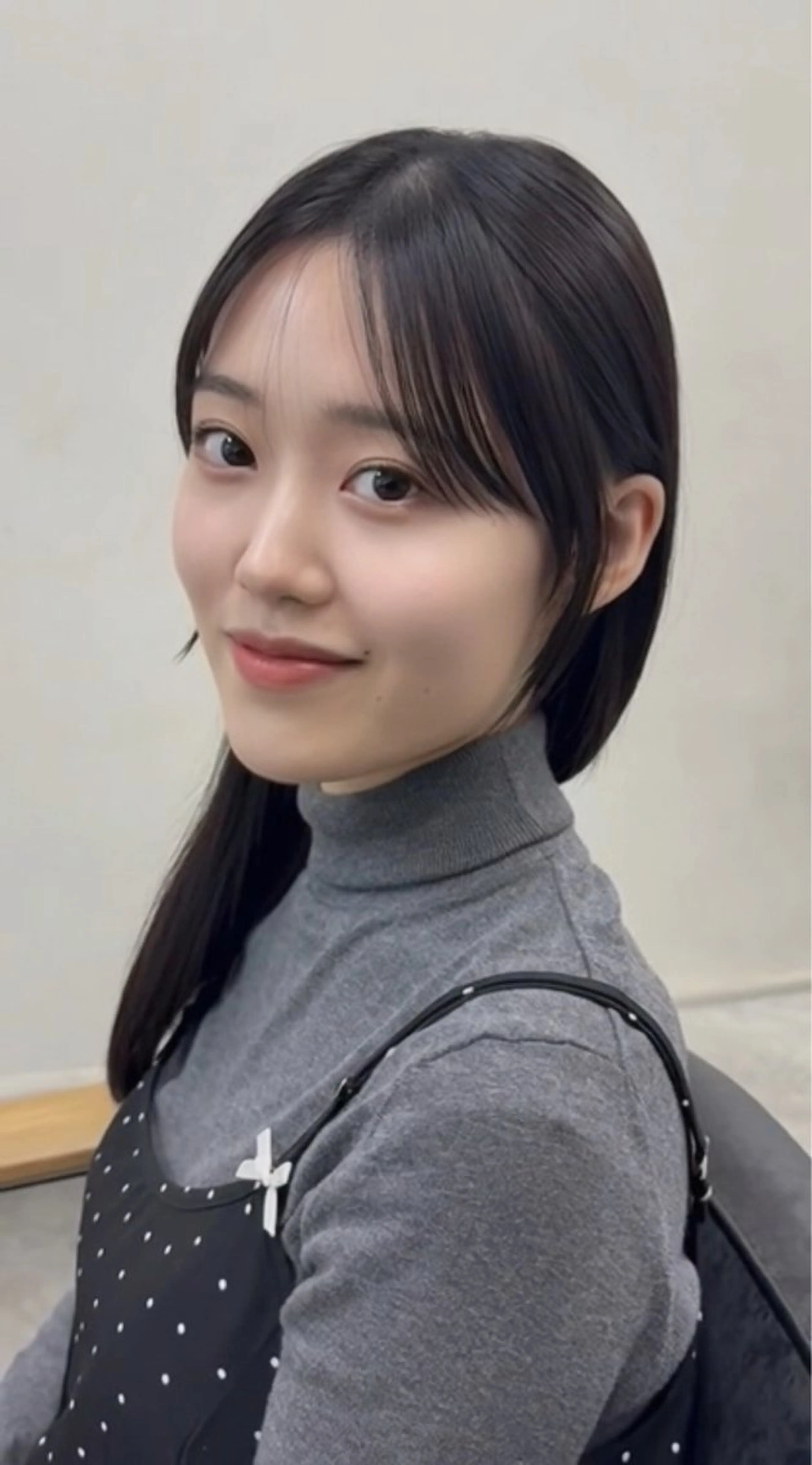 ミディアム 顔周りカット レイヤーカット サイドバング 縮毛矯正 カット ショート、癖毛直し 縮毛矯正が得意のヘアスタイル